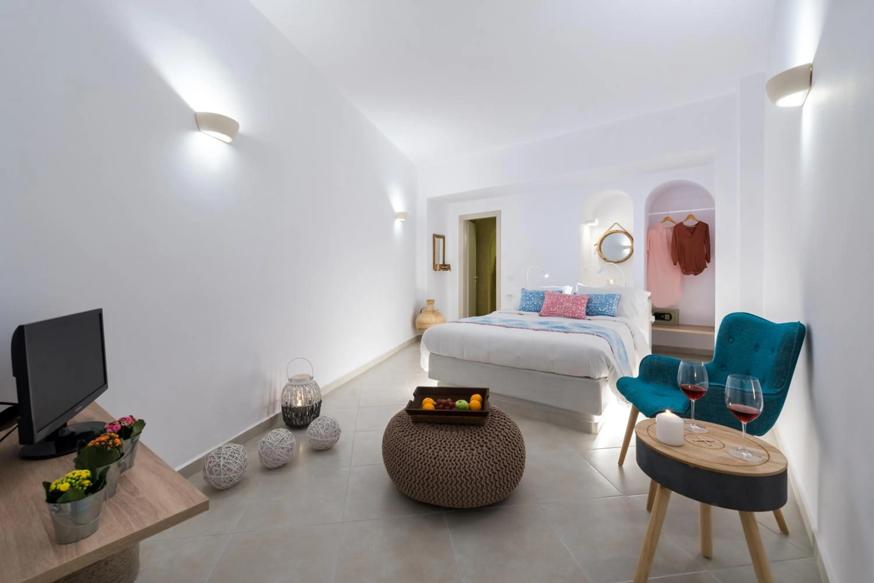 Bed in Kima Oia Suites