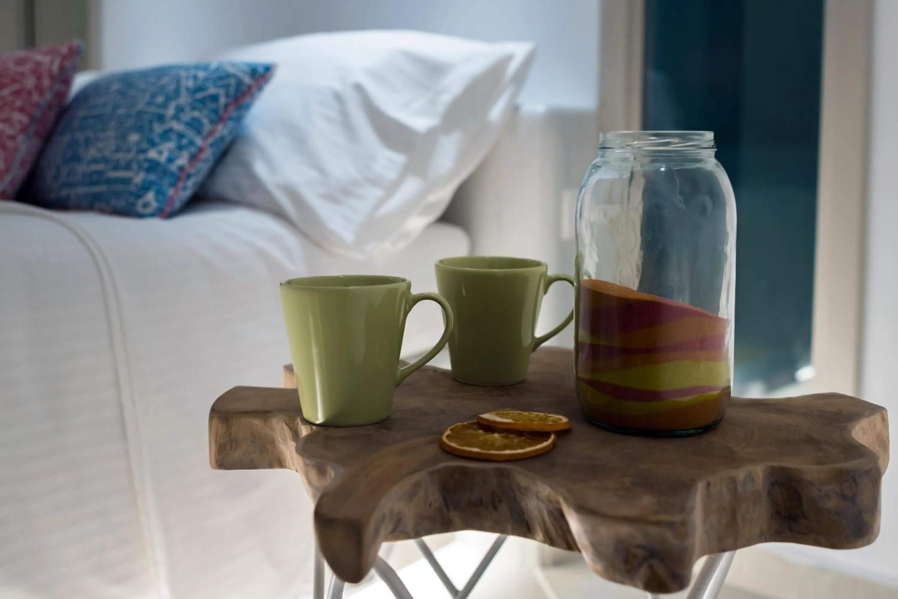 Coffee/tea facilities in Kima Oia Suites