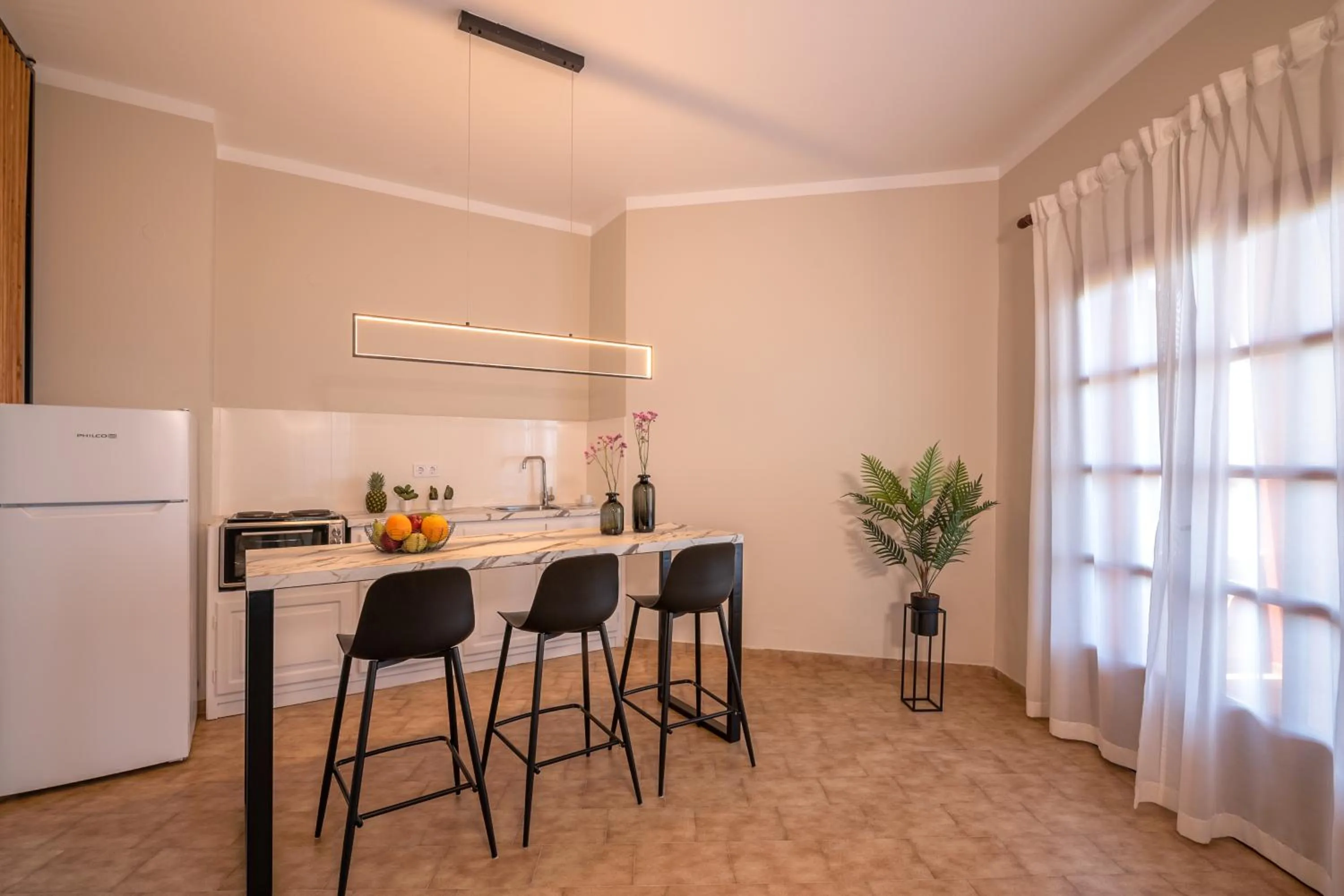 Dining area in Georgia Vicky Studios & Apartments