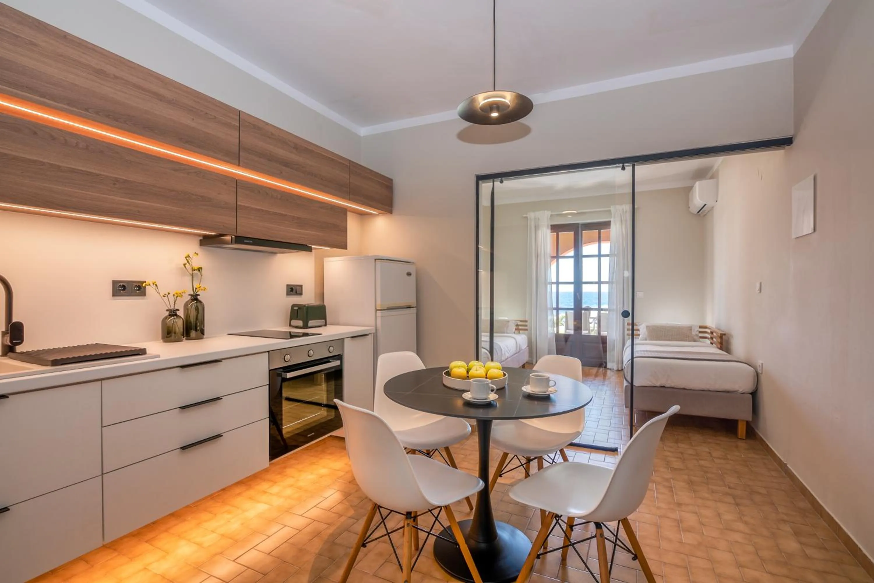 Georgia Vicky Studios & Apartments