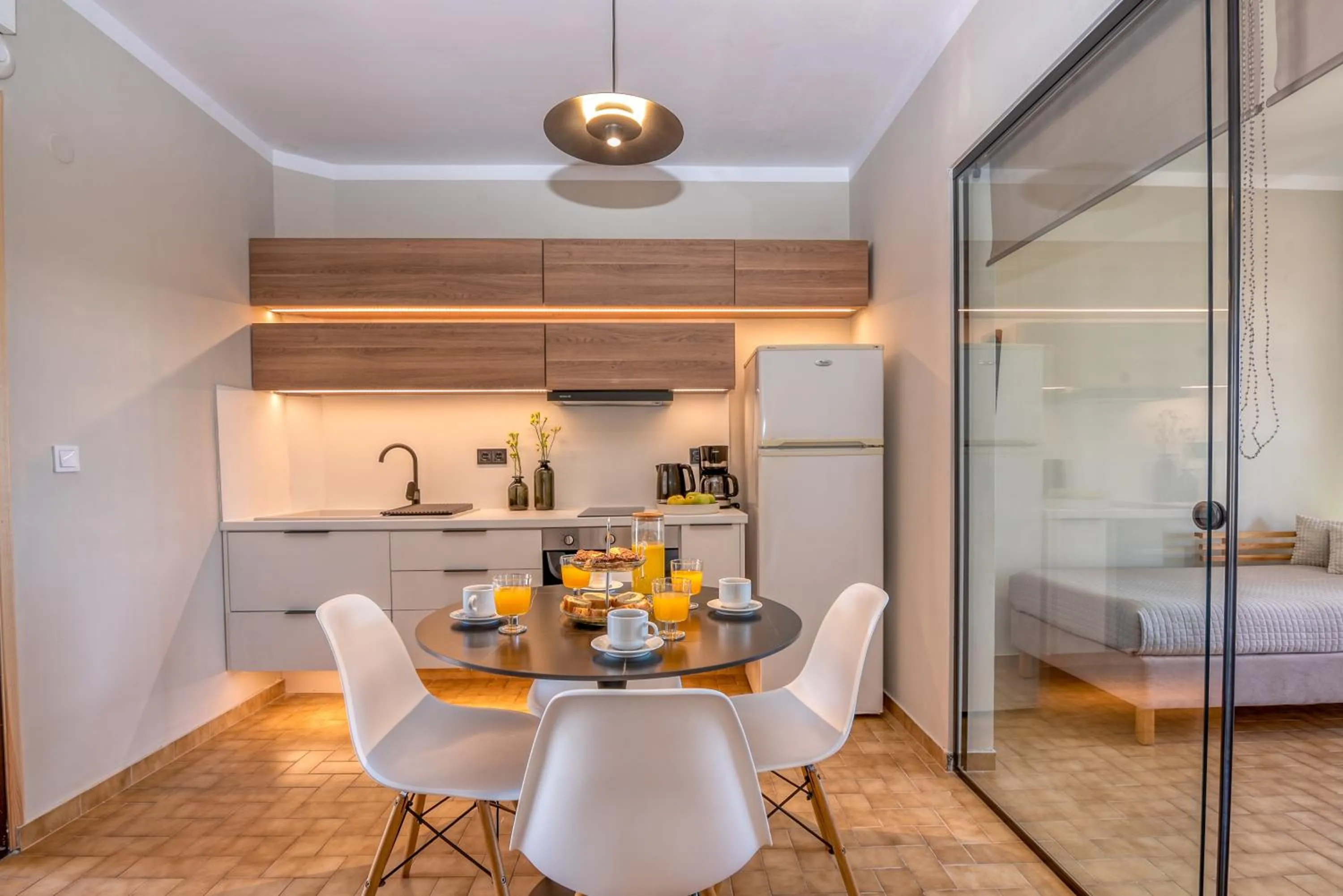 Georgia Vicky Studios & Apartments