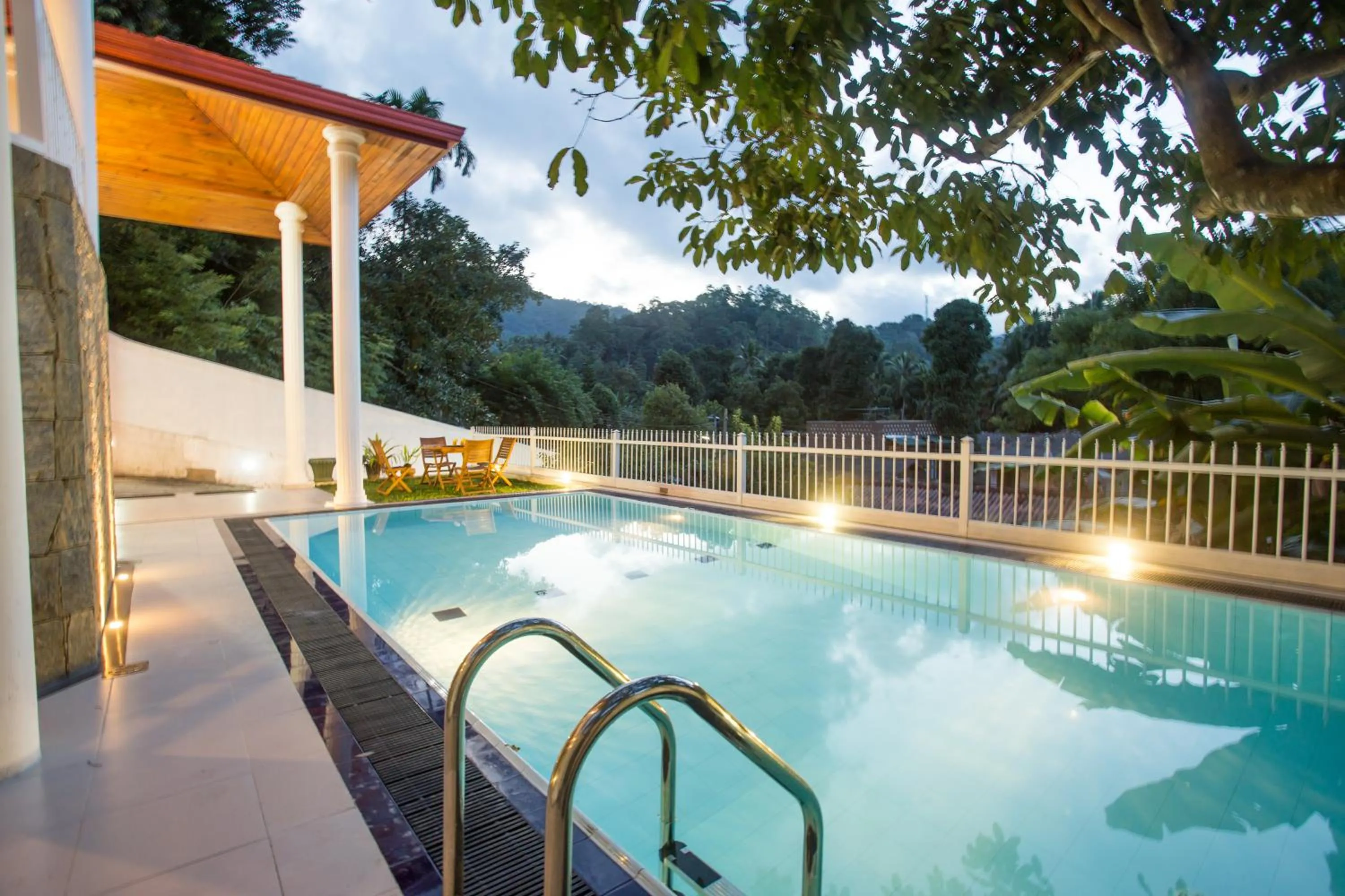 Swimming pool in Orchid Villa Kandy