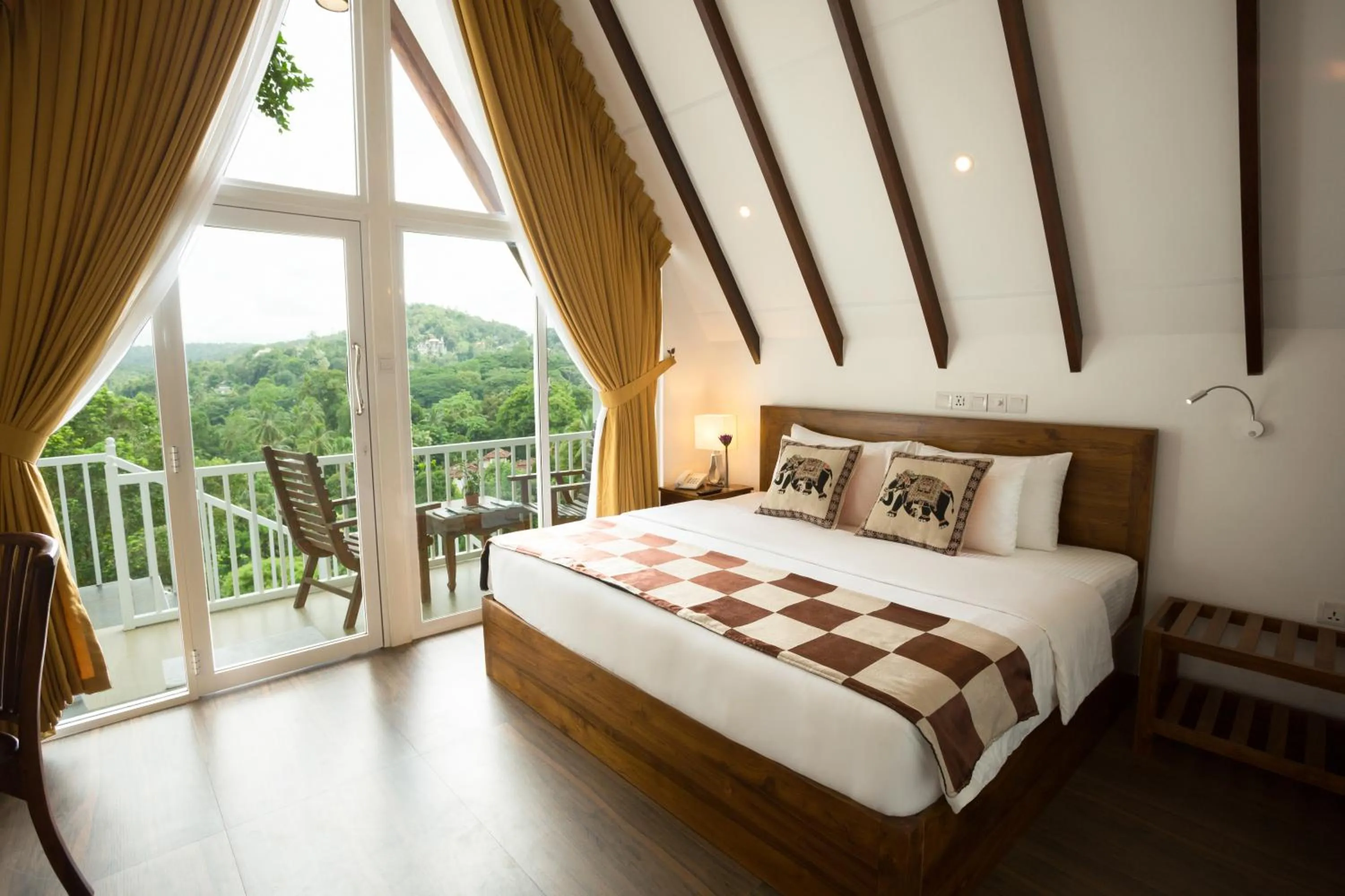 Balcony/Terrace, Bed in Orchid Villa Kandy