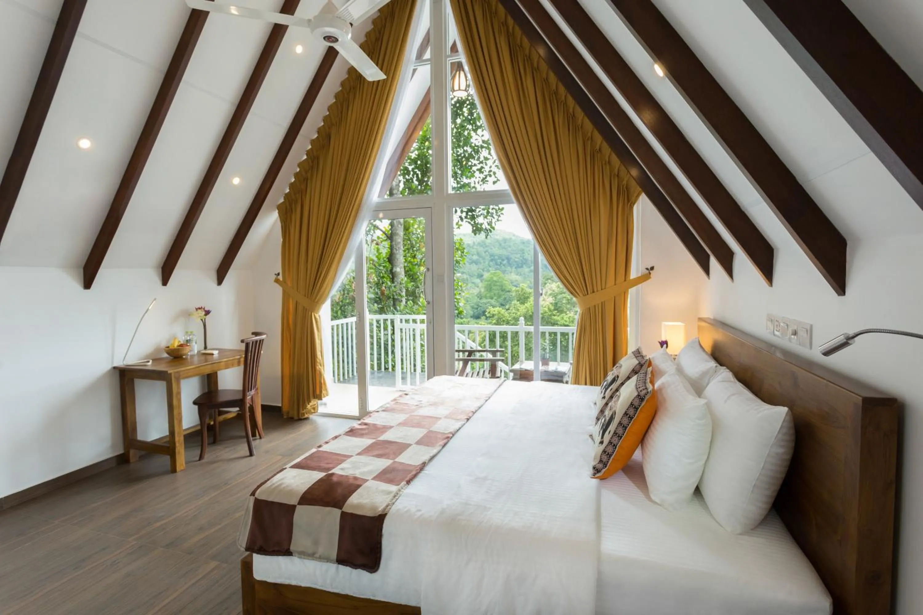 Photo of the whole room, Bed in Orchid Villa Kandy