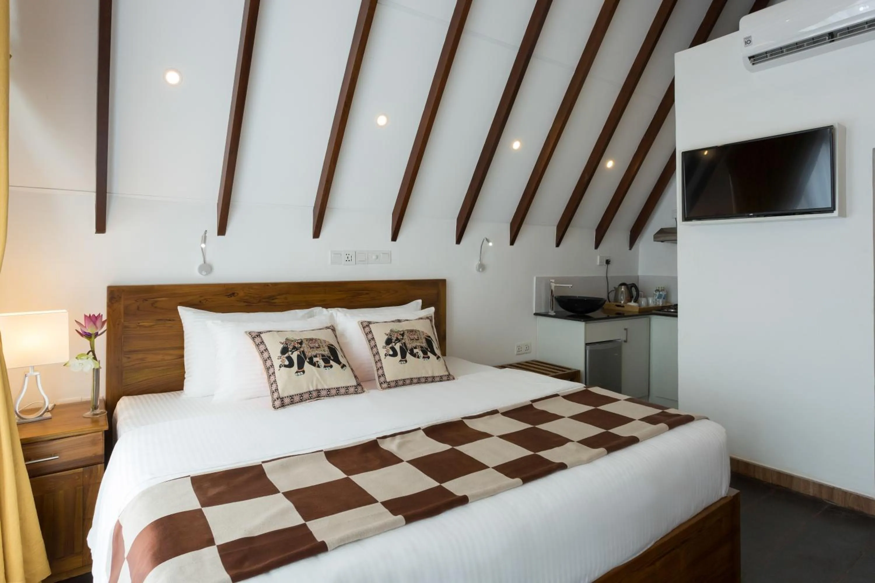 Bed in Orchid Villa Kandy