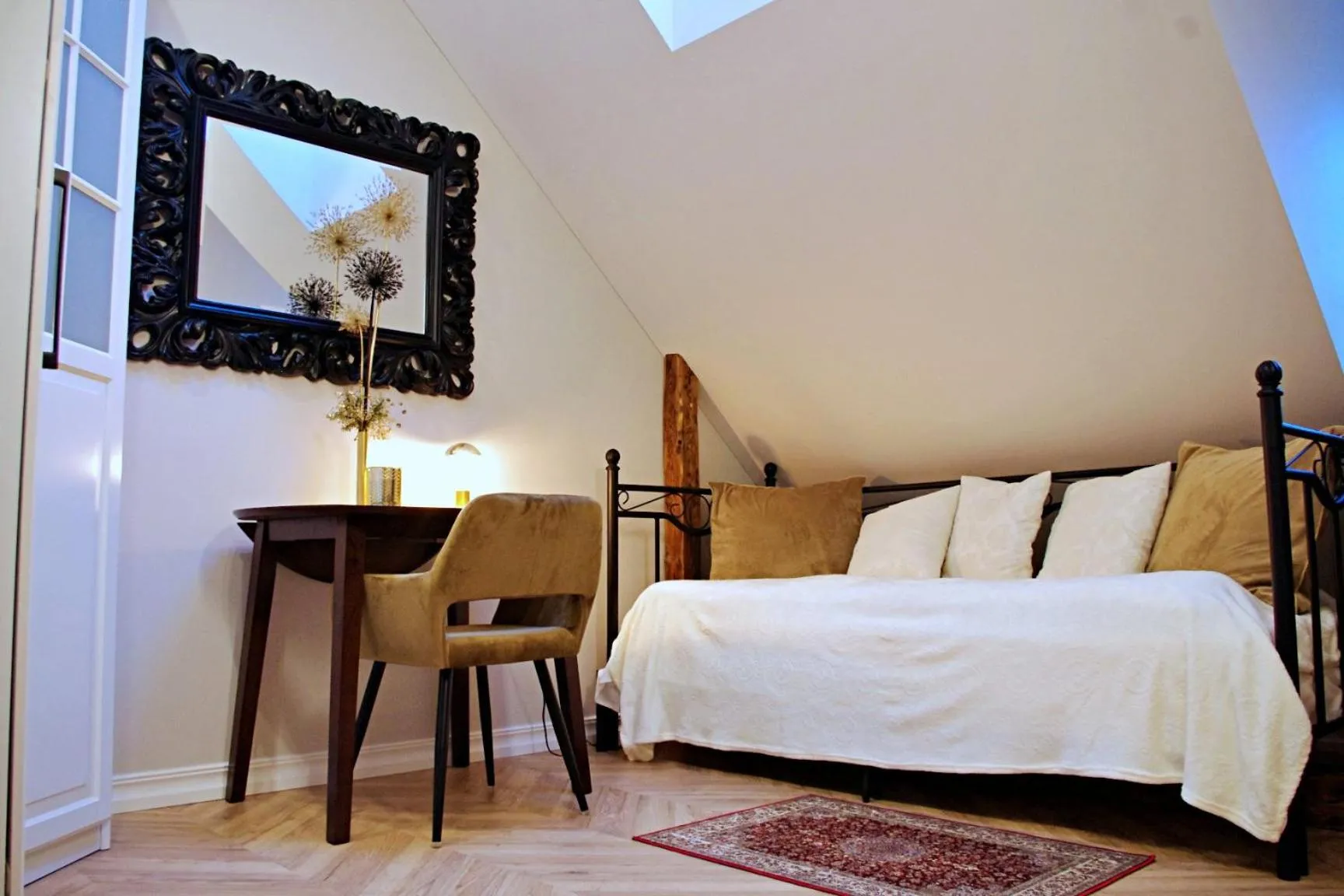 Single Room with Bathroom - single occupancy in Apartments Satva
