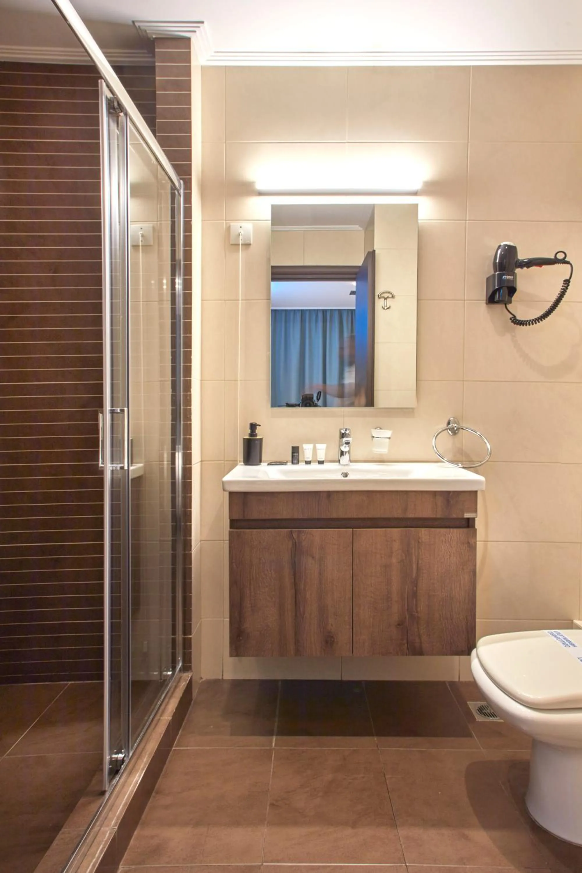 Shower in Athens Way Pop Art Hotel