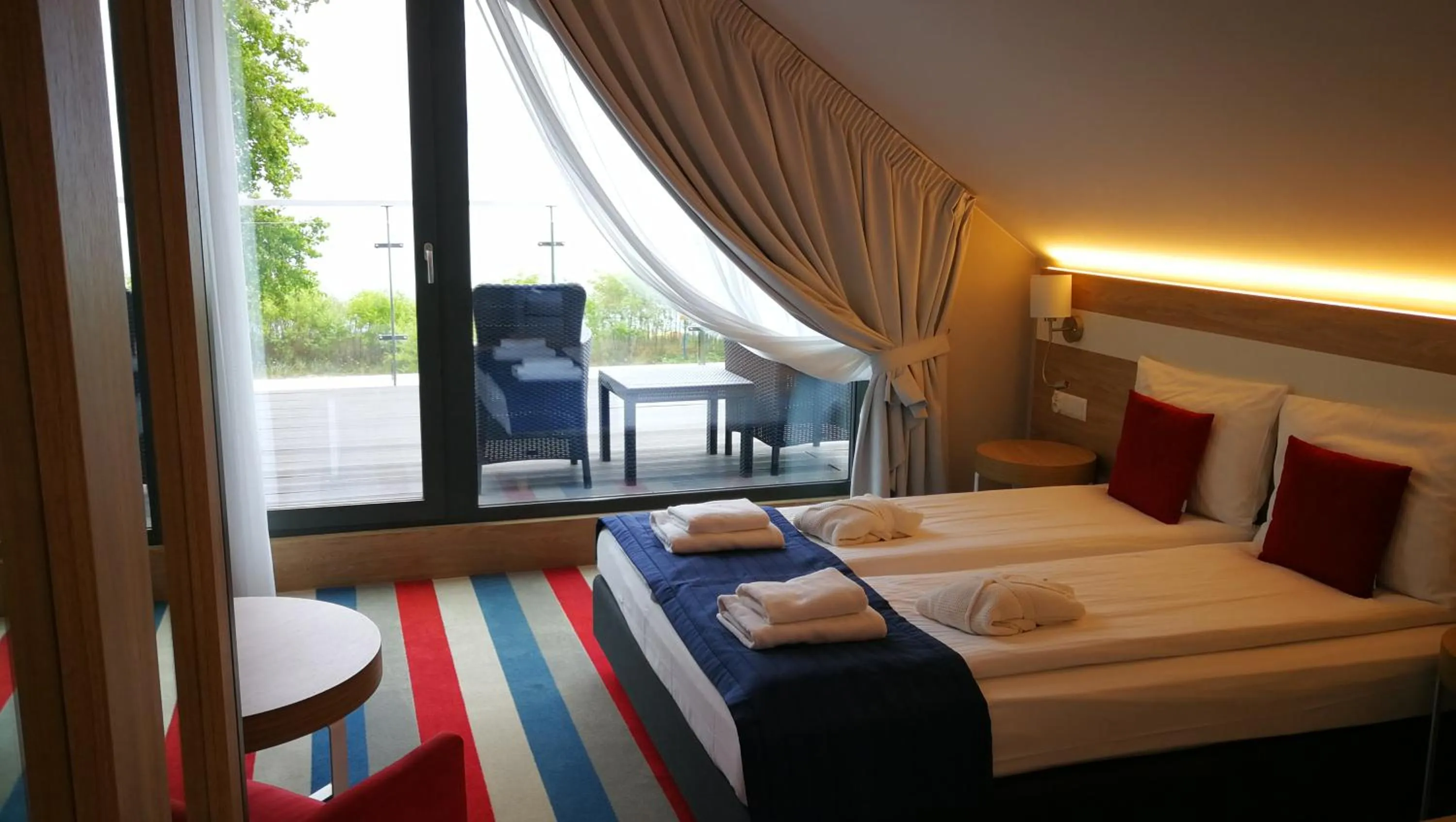 Toilet, Bed in Hotel Skipper