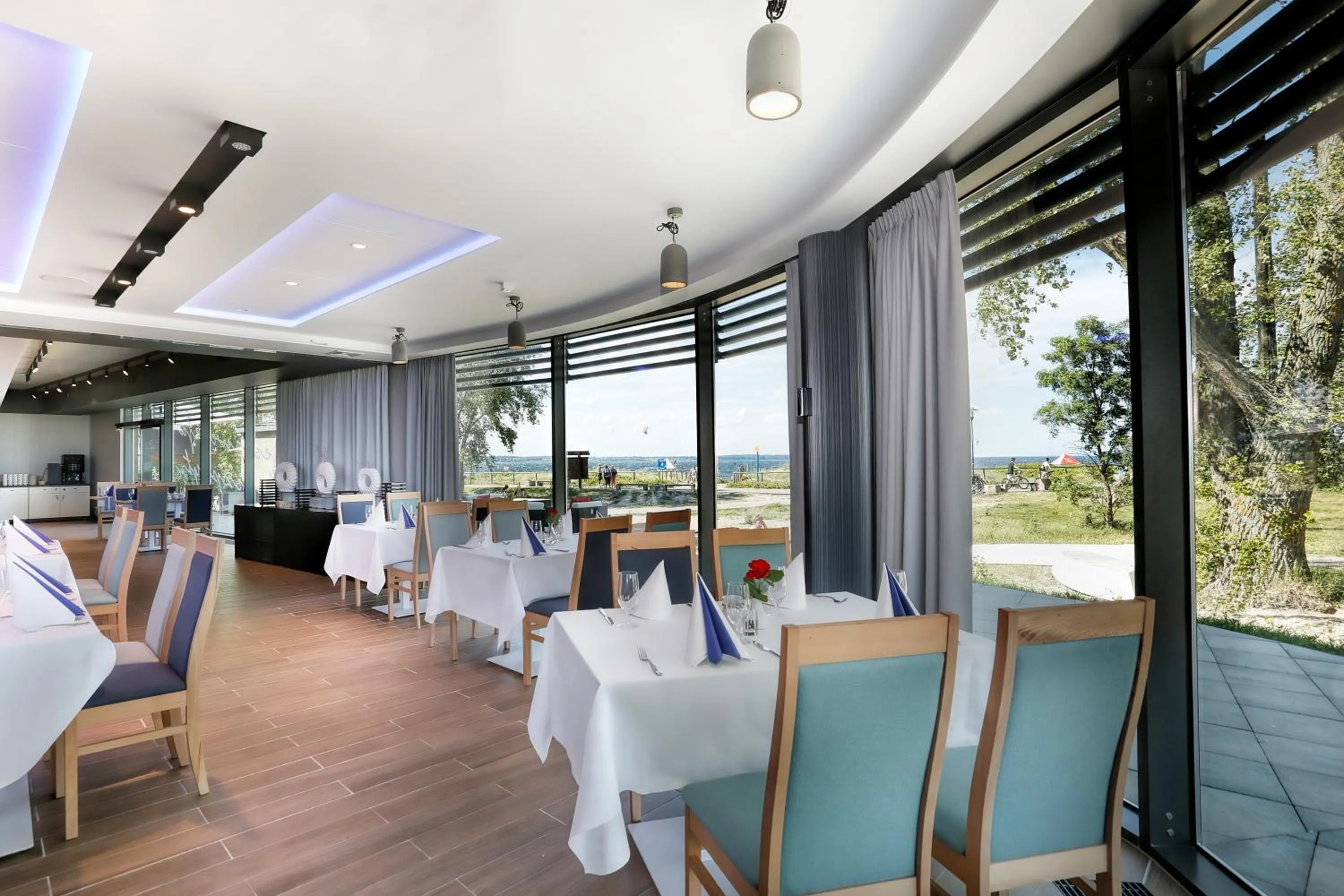 Restaurant/places to eat in Hotel Skipper