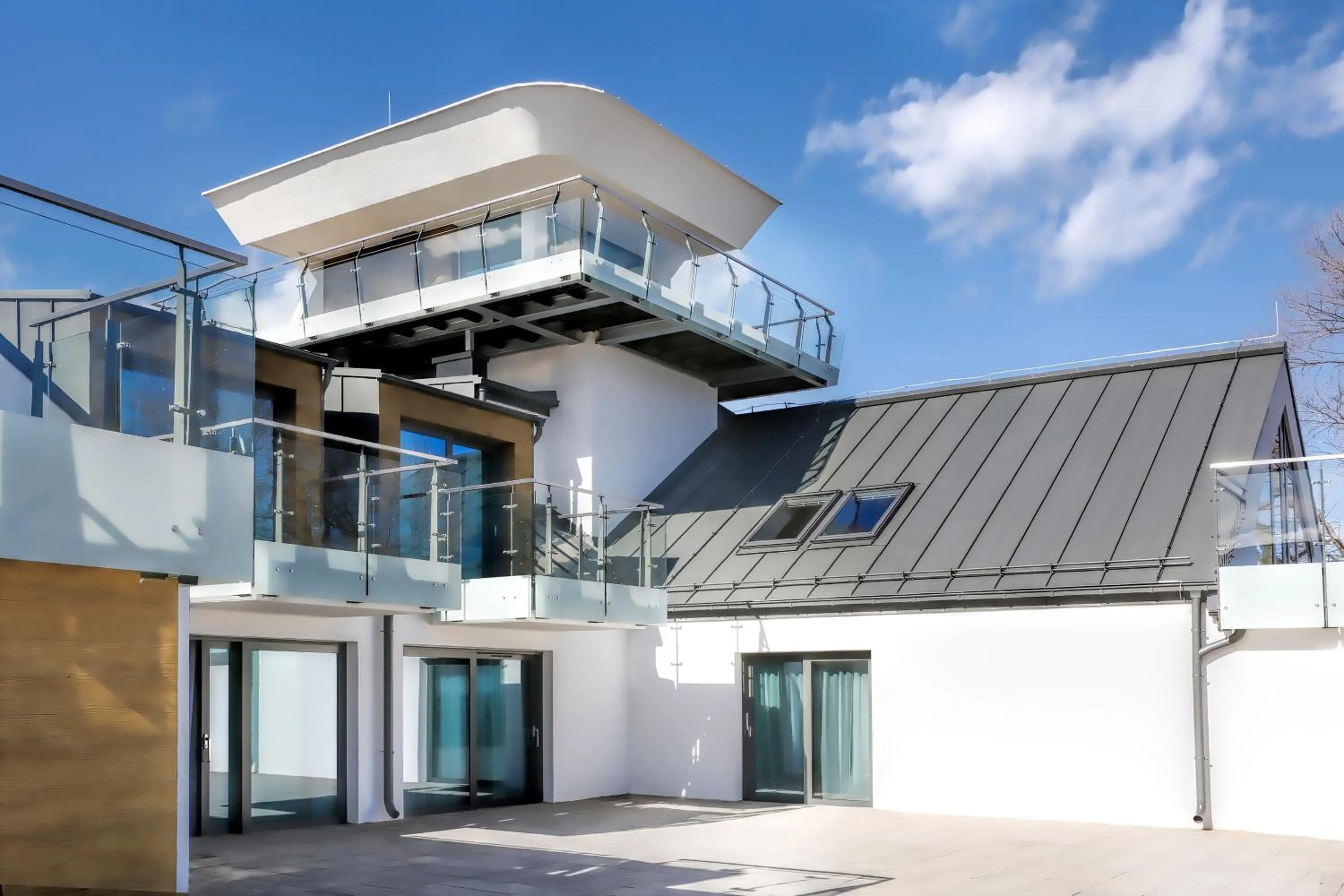 Spring in Hotel Skipper