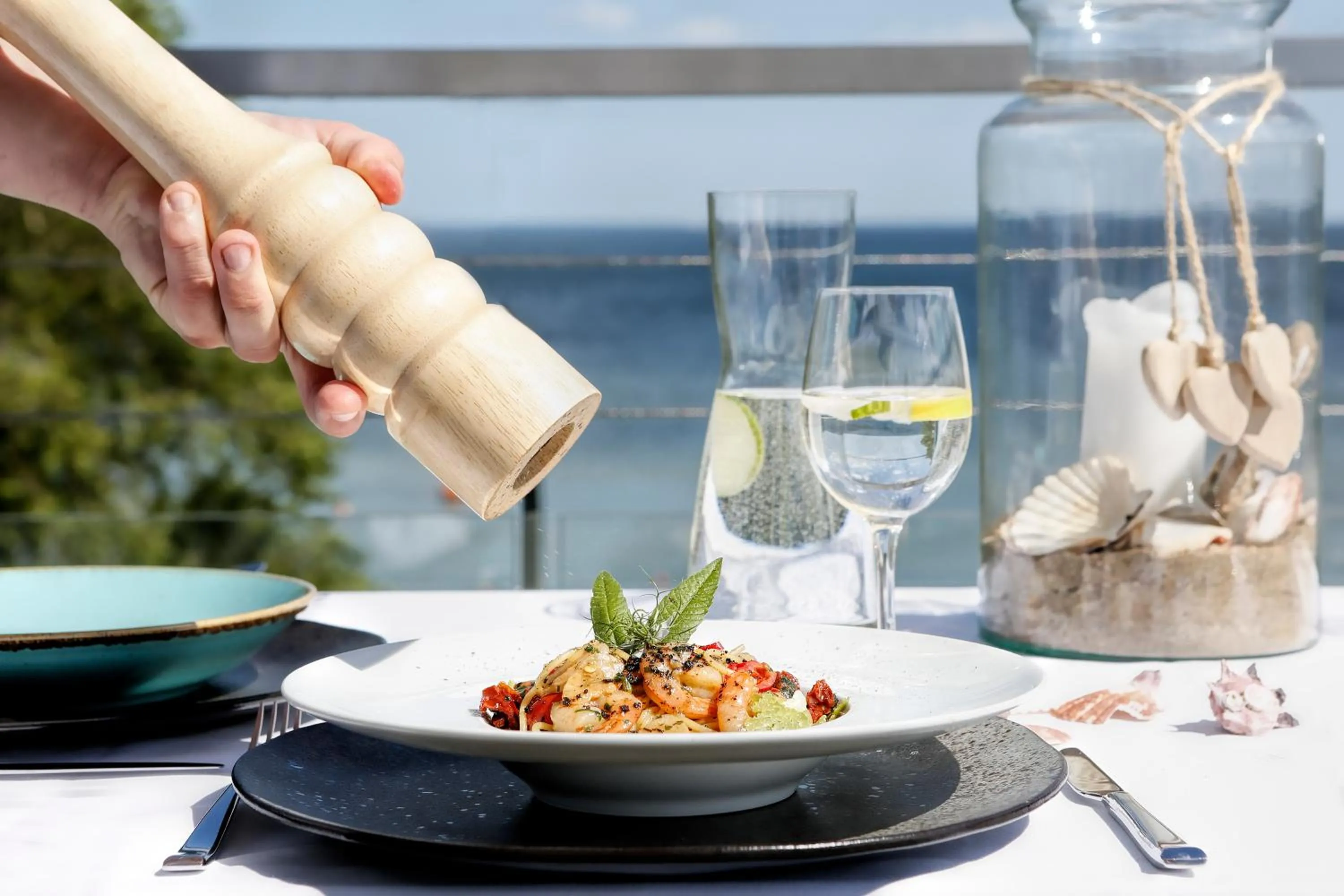 Restaurant/places to eat in Hotel Skipper