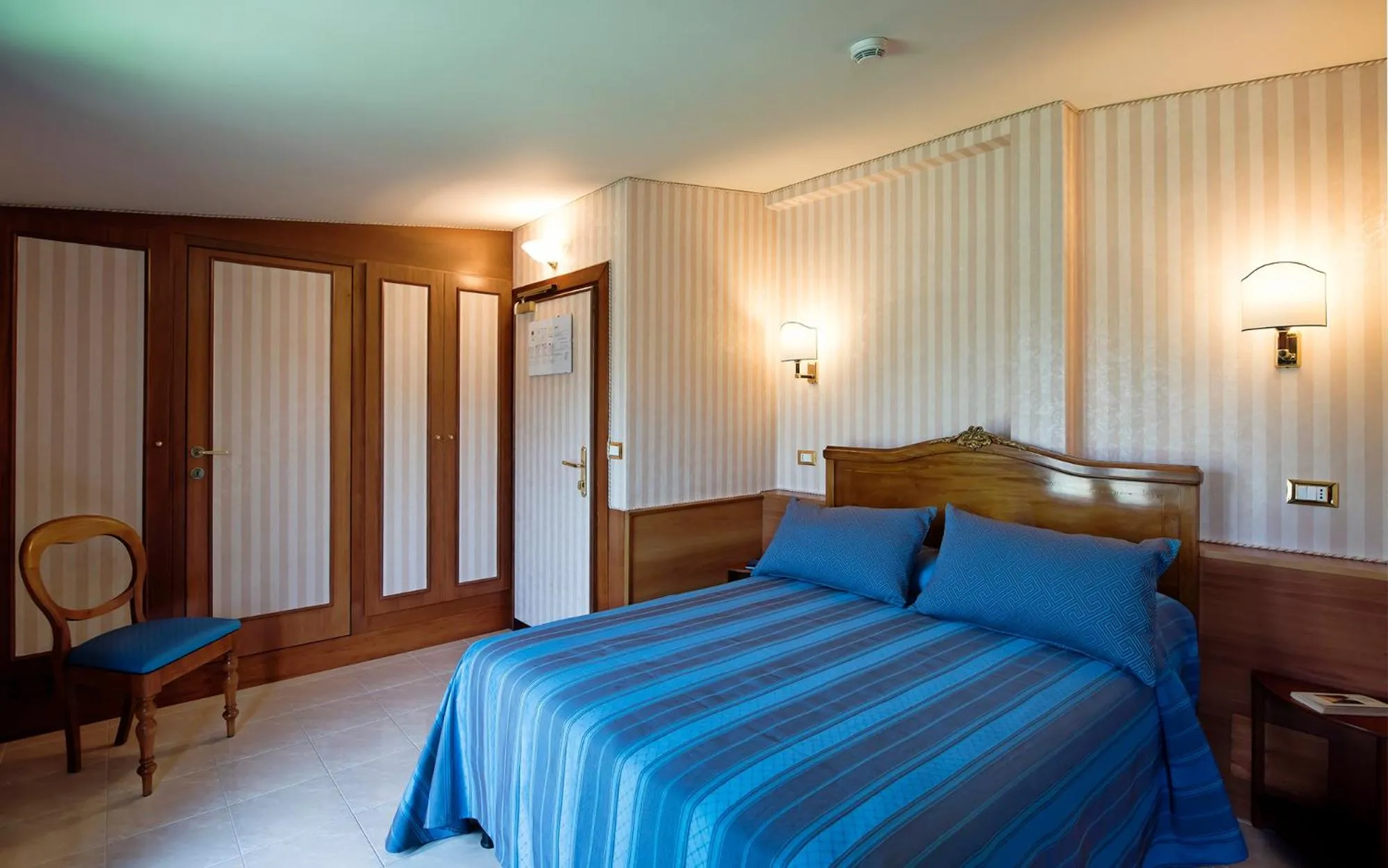 Bed in Hotel Pacific