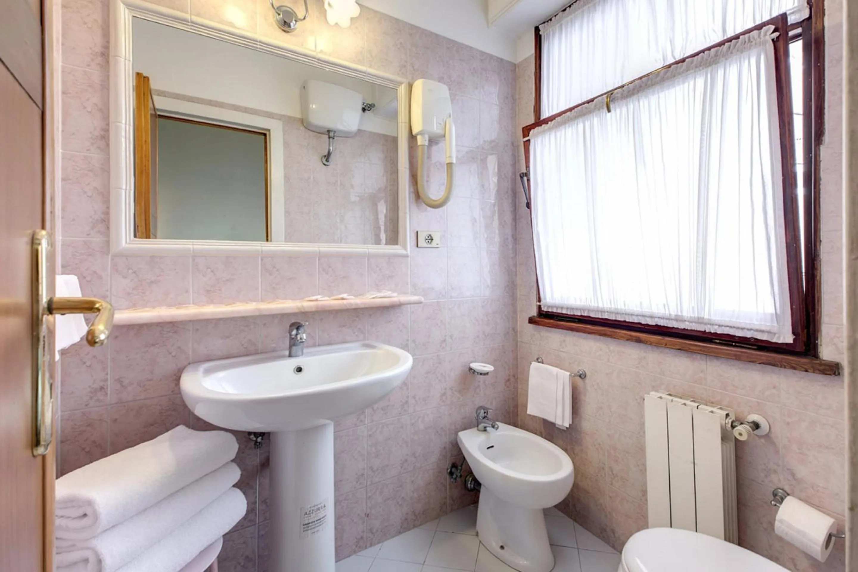 Bathroom in Hotel Pacific