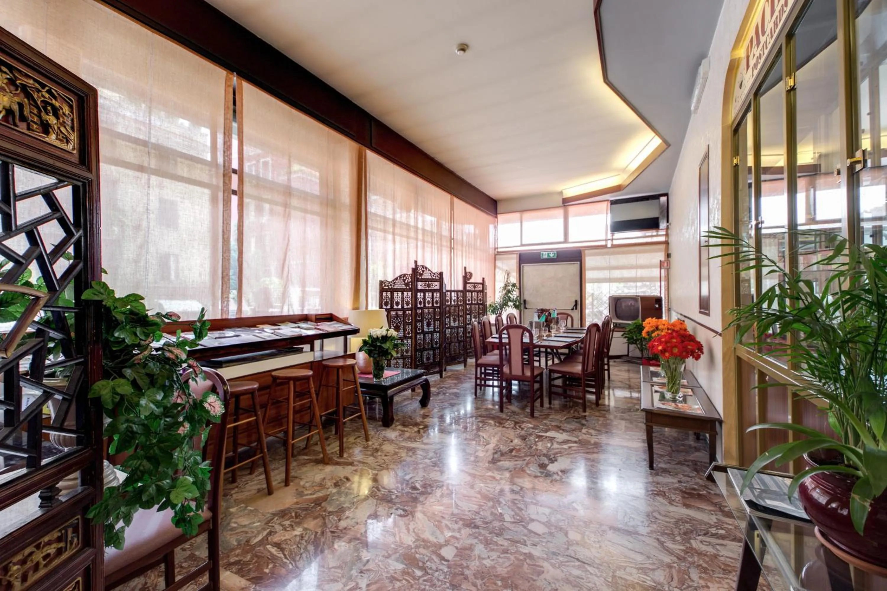 Business facilities in Hotel Pacific