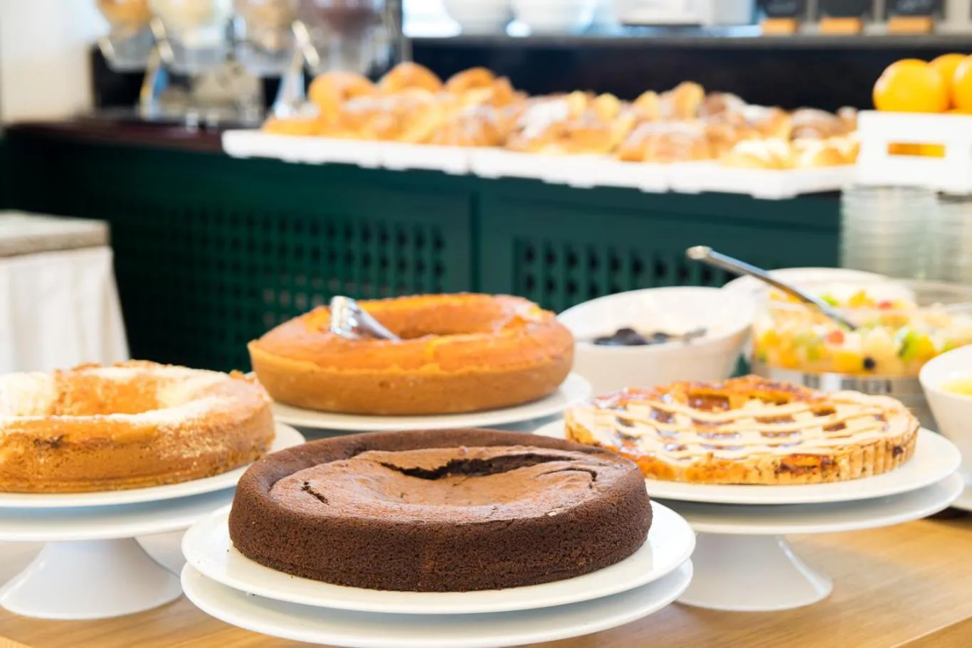 Restaurant/places to eat in Hotel Pacific