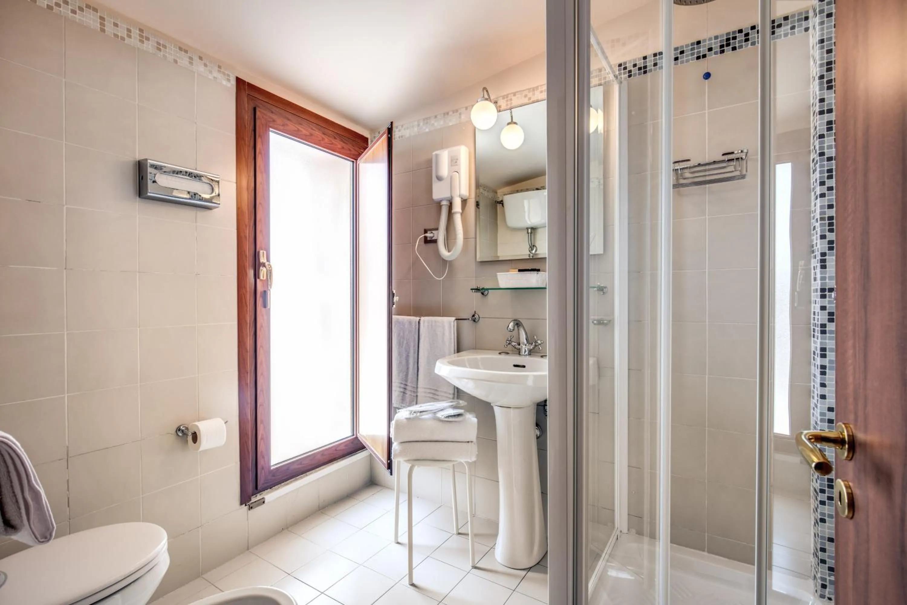 Bathroom in Hotel Pacific