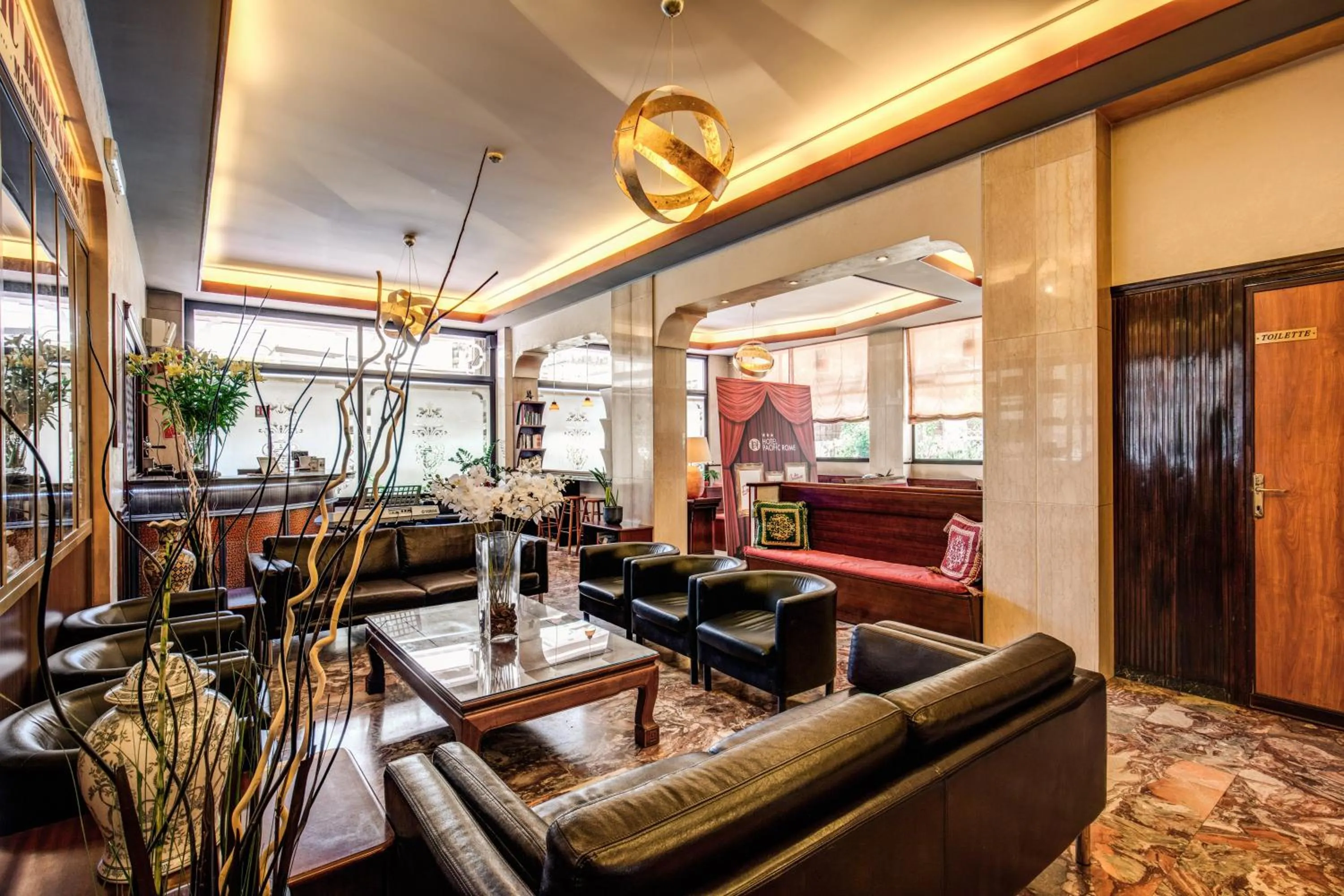 Lounge or bar in Hotel Pacific