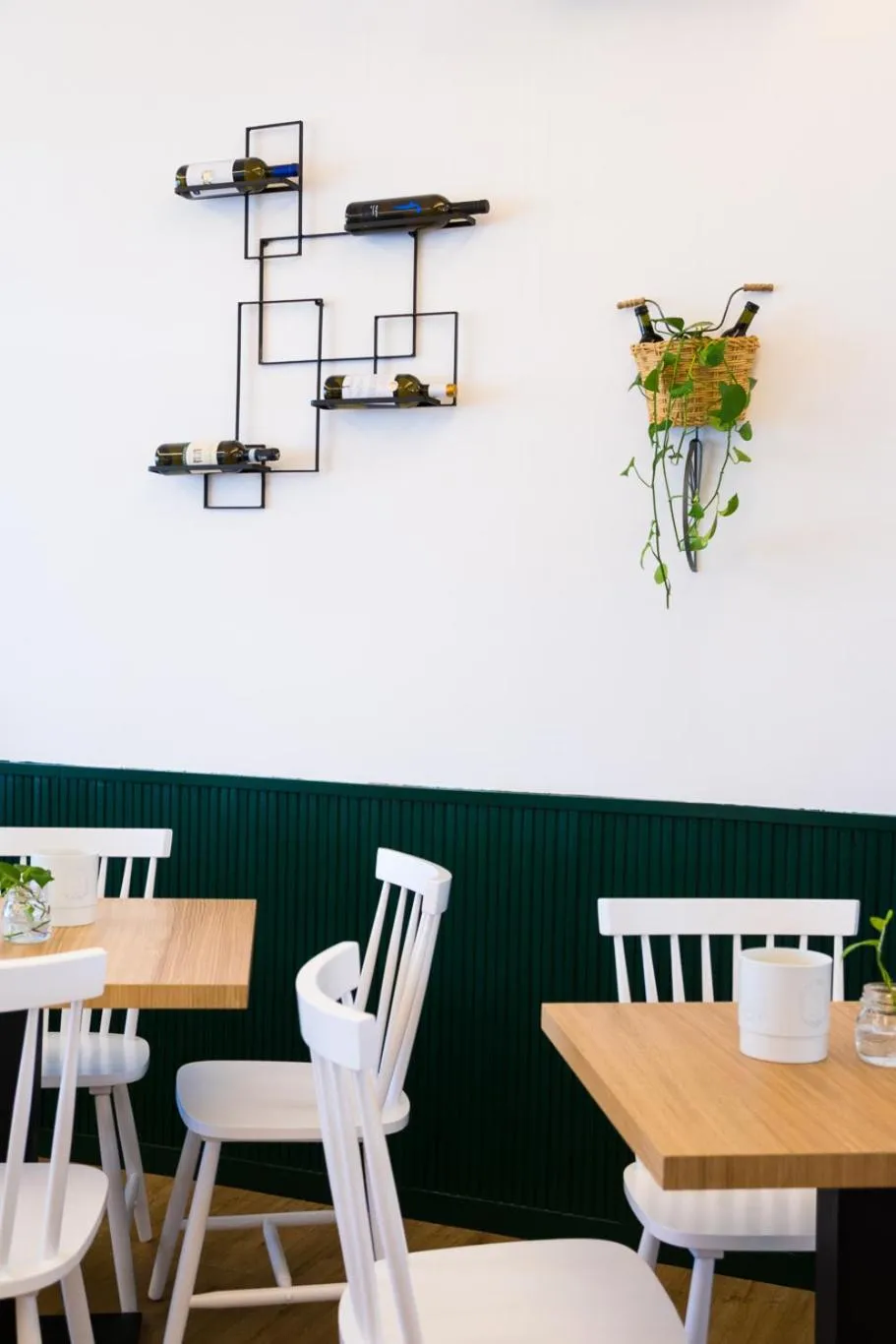 Restaurant/places to eat in Hotel Pacific