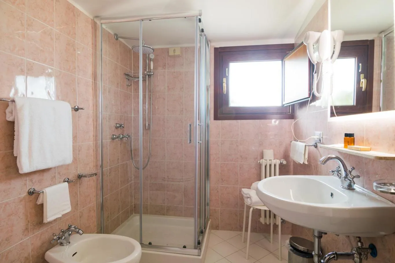 Bathroom in Hotel Pacific