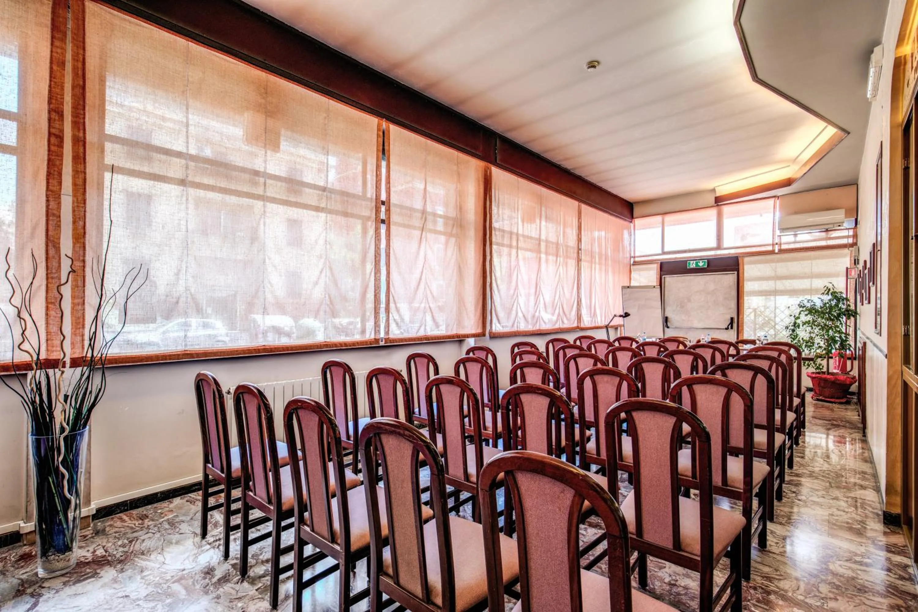 Business facilities in Hotel Pacific