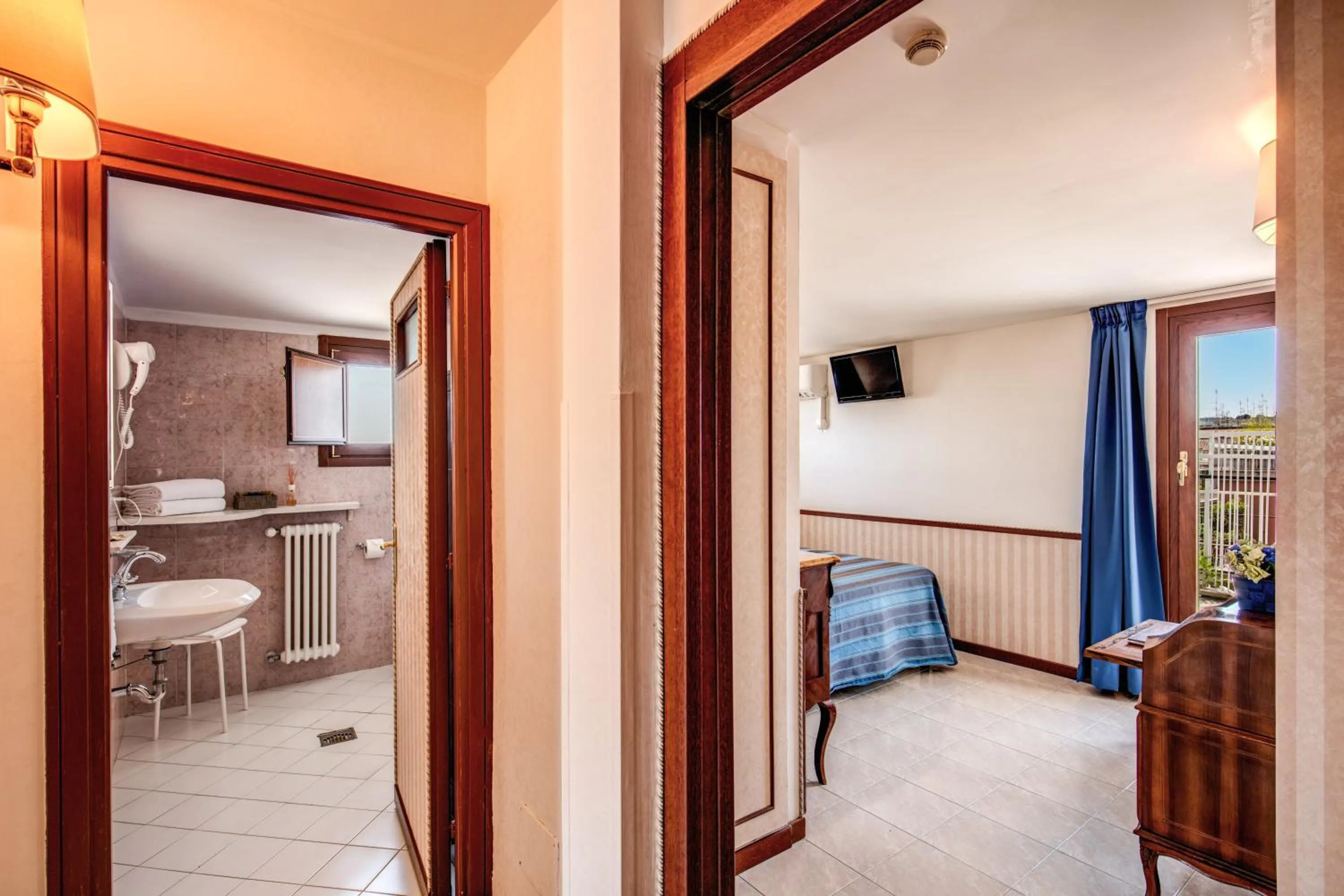 Bathroom in Hotel Pacific