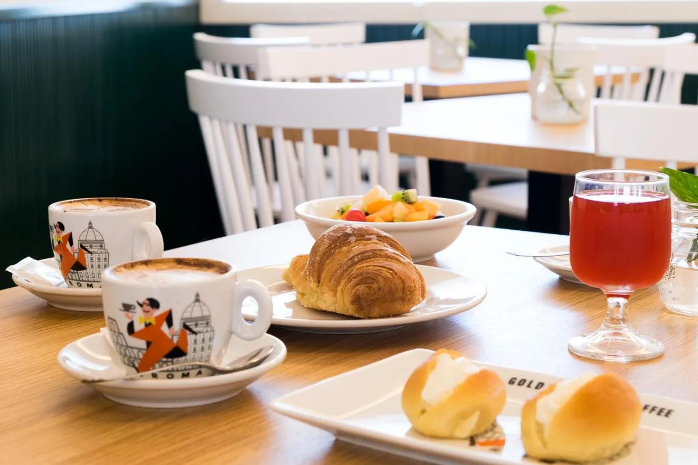 Restaurant/places to eat in Hotel Pacific