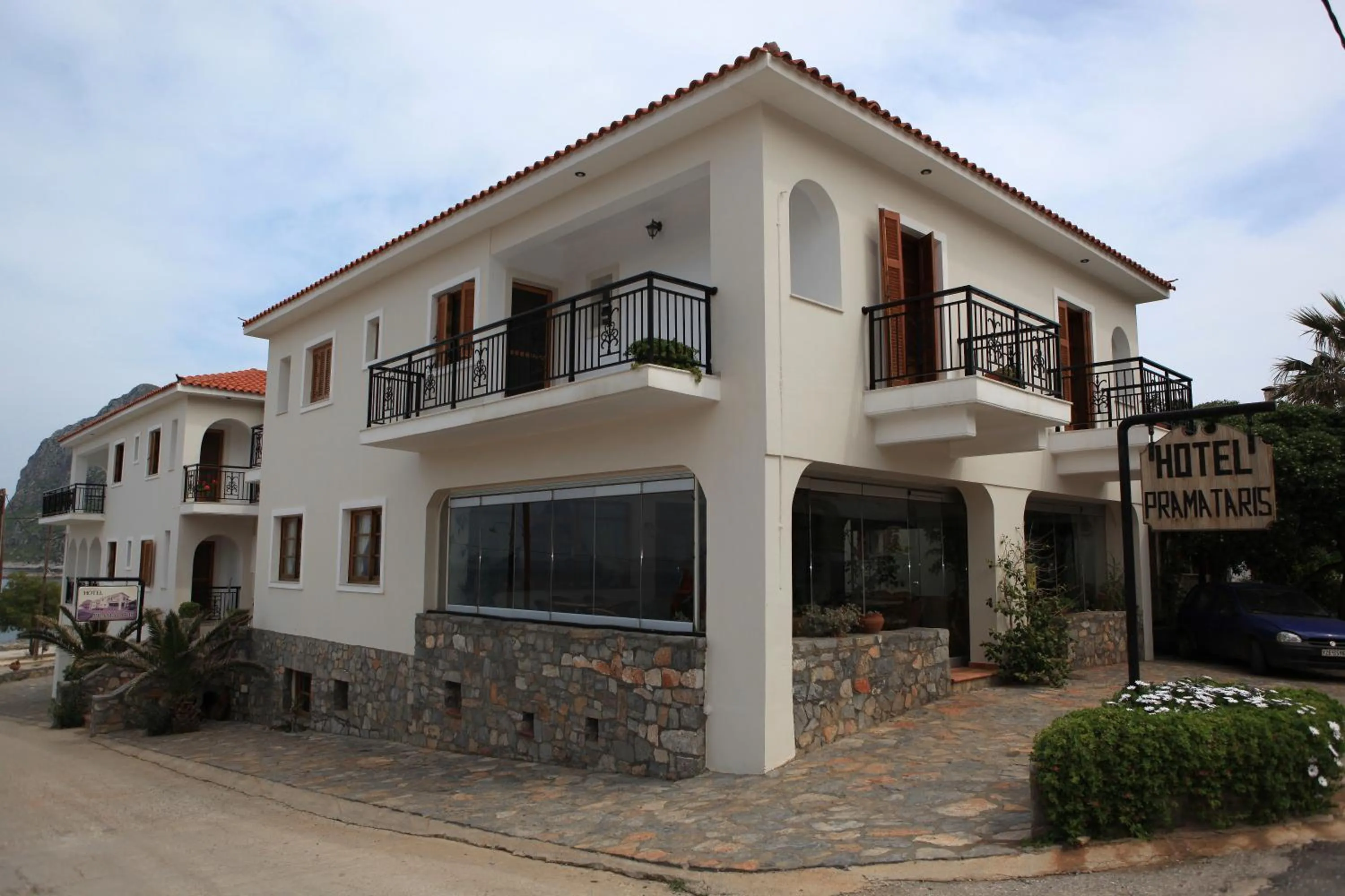 Facade/entrance in Pramataris