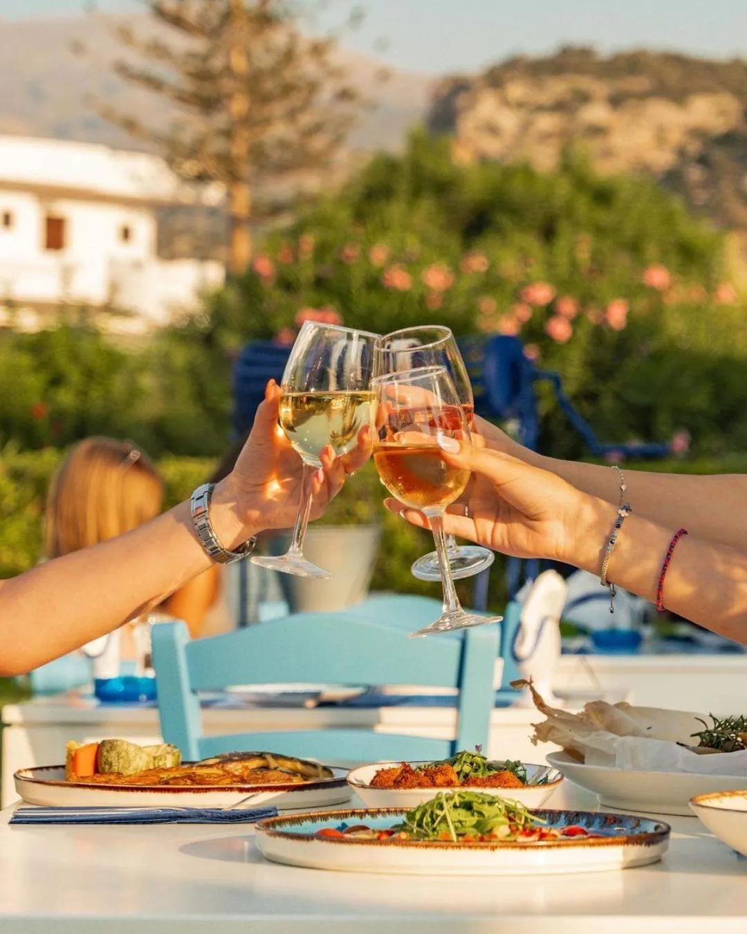 Restaurant/places to eat in Sergiani Garden Hotel Apartments