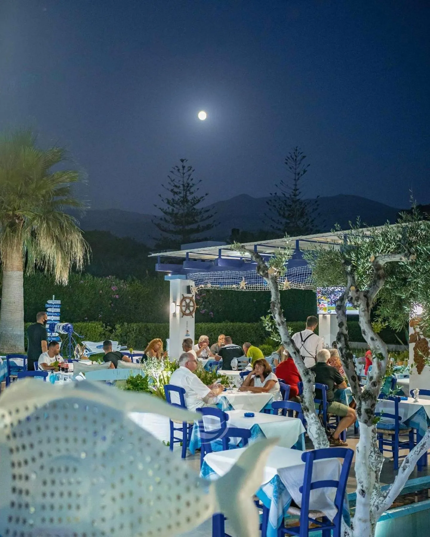 Restaurant/places to eat in Sergiani Garden Hotel Apartments