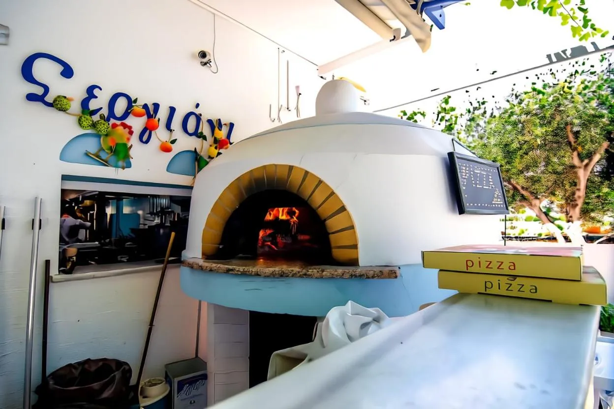 Restaurant/places to eat in Sergiani Garden Hotel Apartments