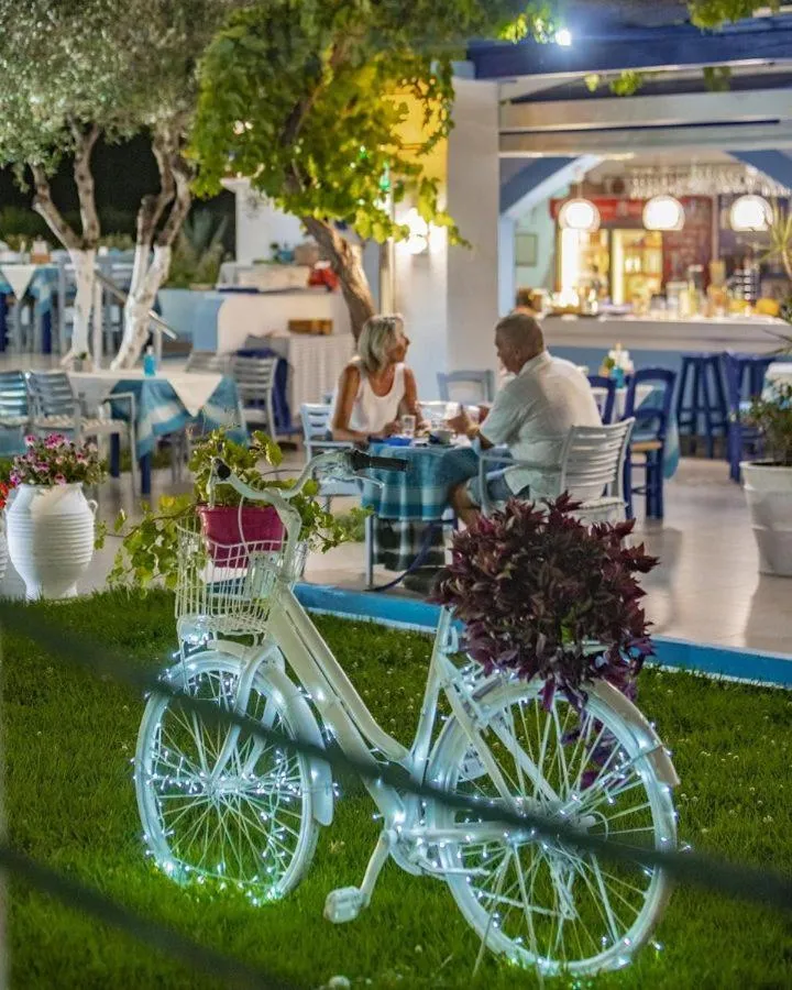 Restaurant/places to eat in Sergiani Garden Hotel Apartments