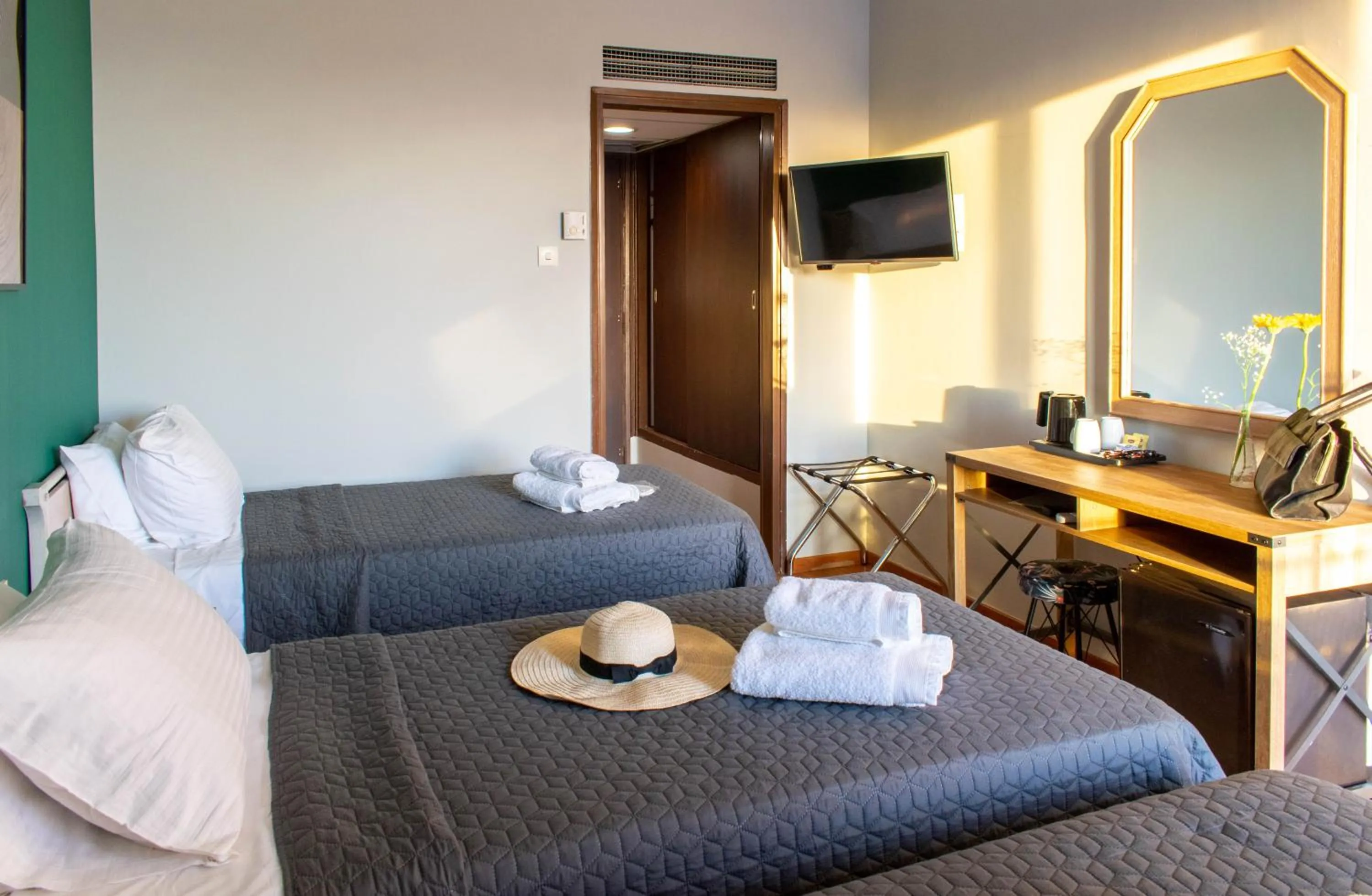 Bedroom, Bed in Candia Hotel