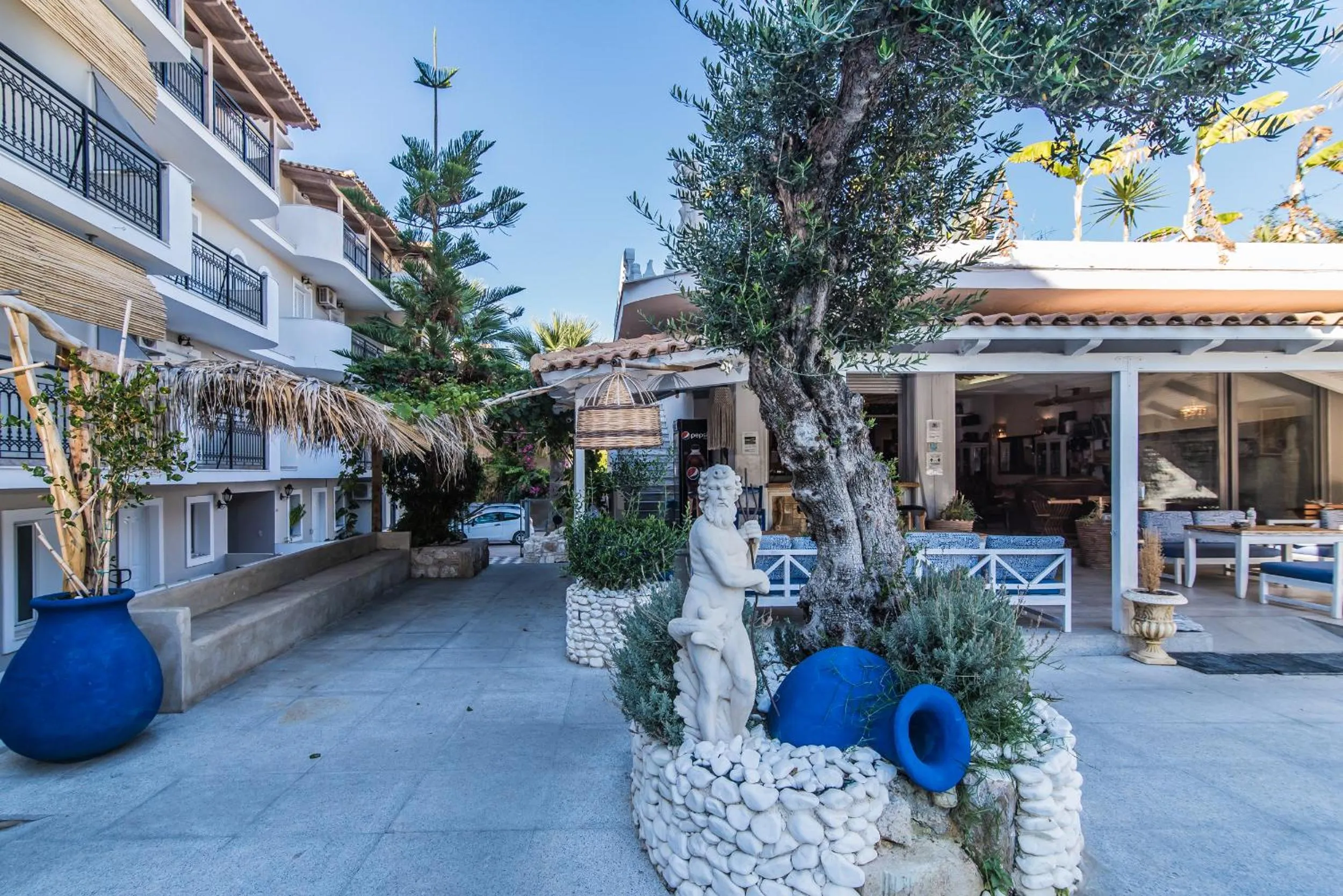 Restaurant/places to eat in Iniohos Zante Hotel & Suites