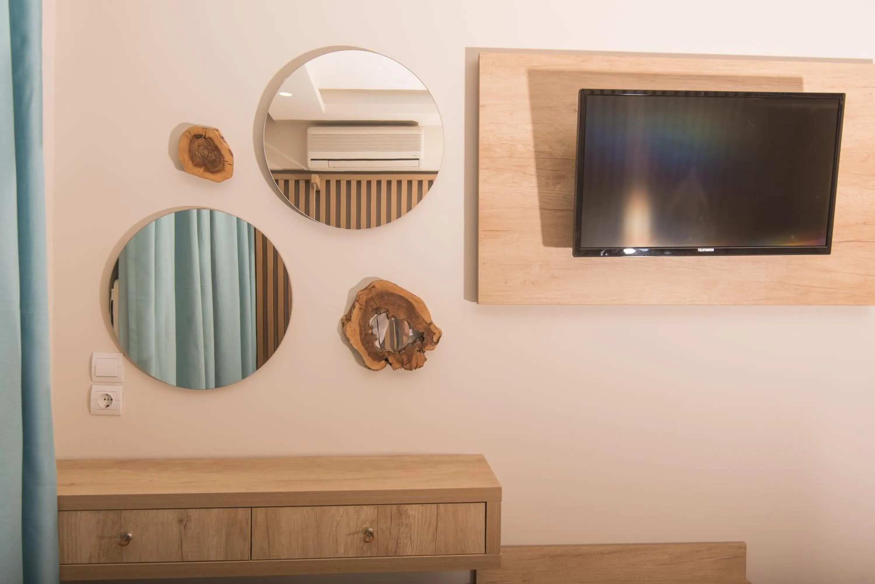 TV and multimedia in Iniohos Zante Hotel & Suites