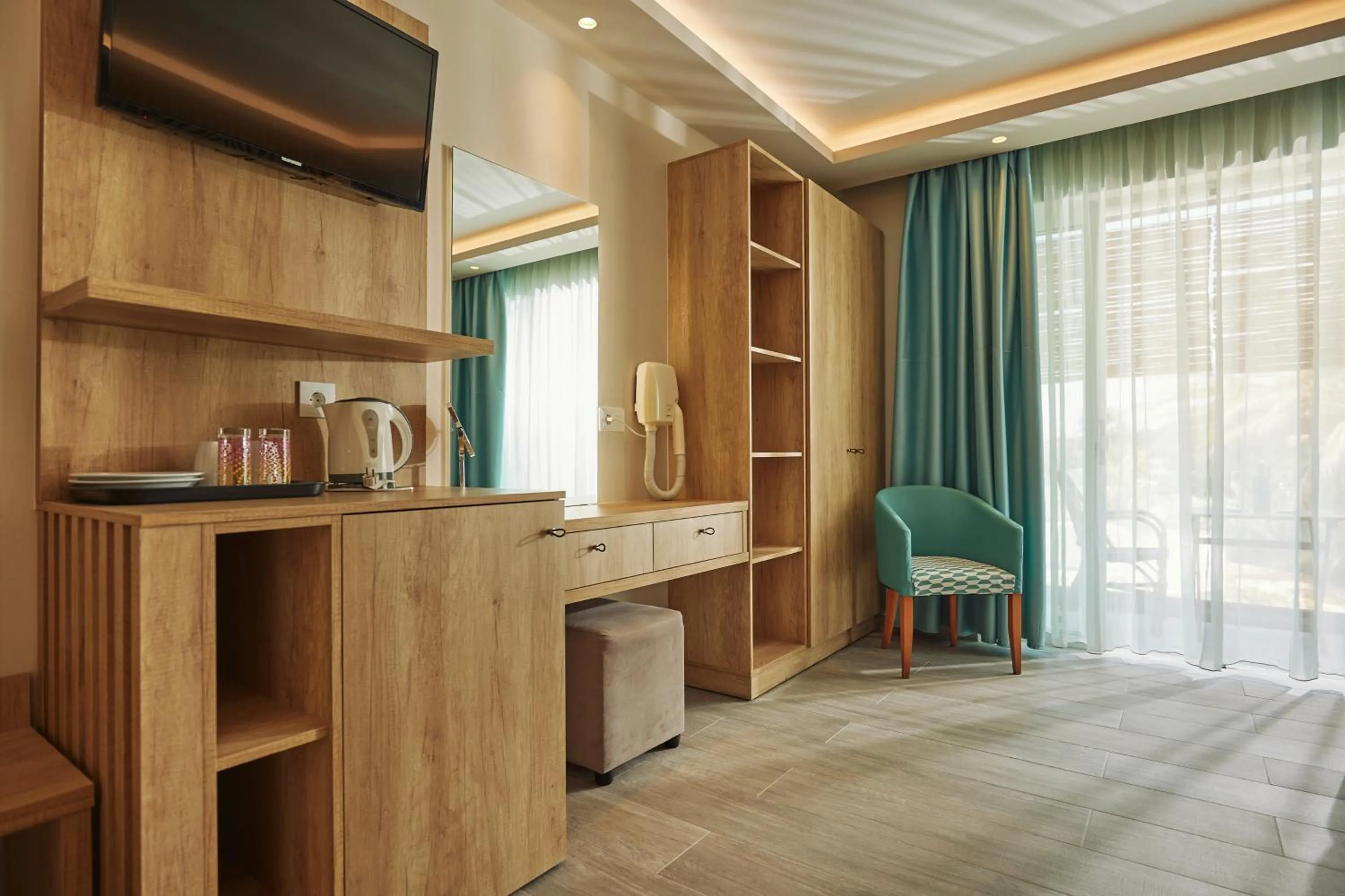 hair dresser in Iniohos Zante Hotel & Suites