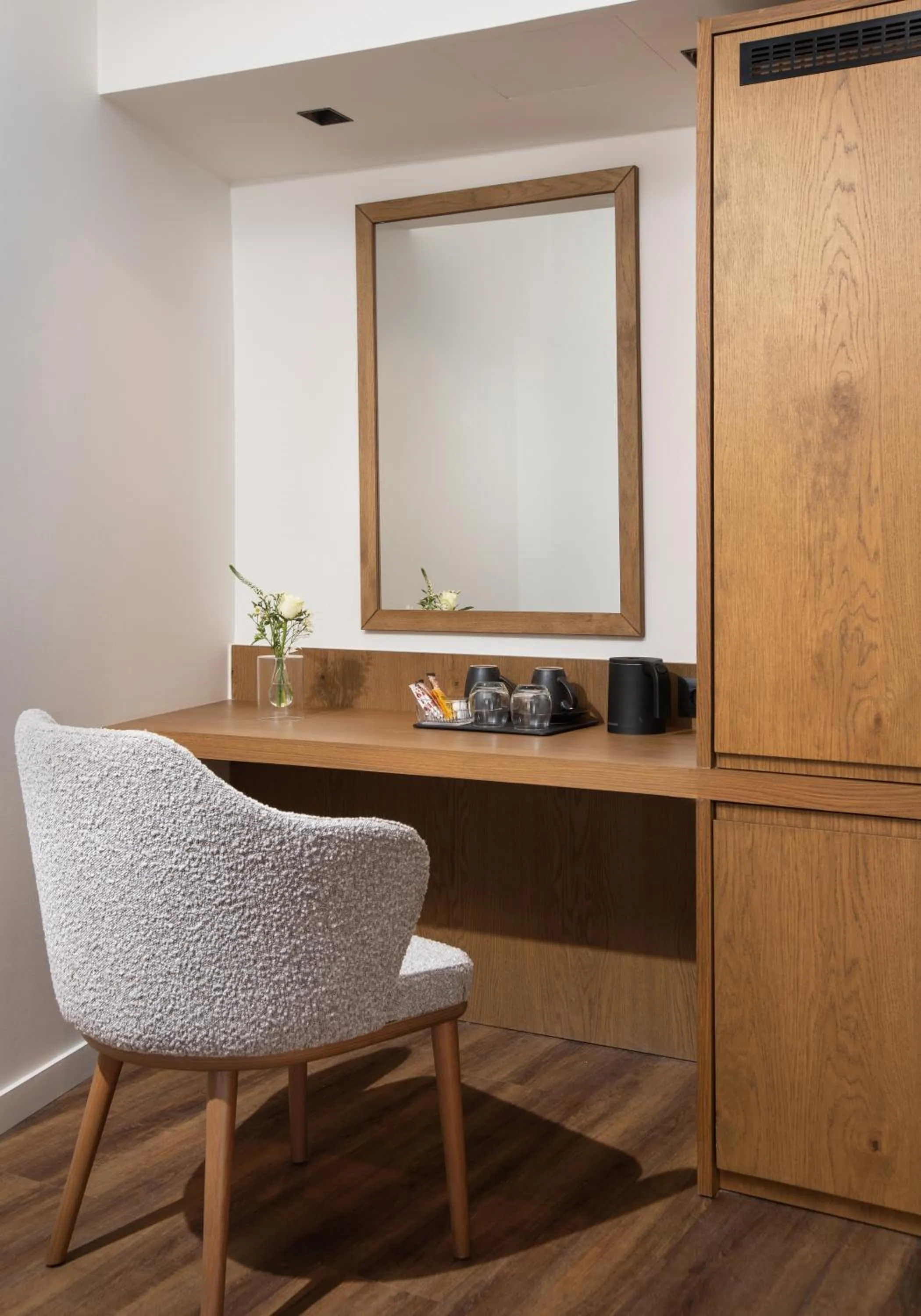 wardrobe in Kos Divine Hotel & Suites