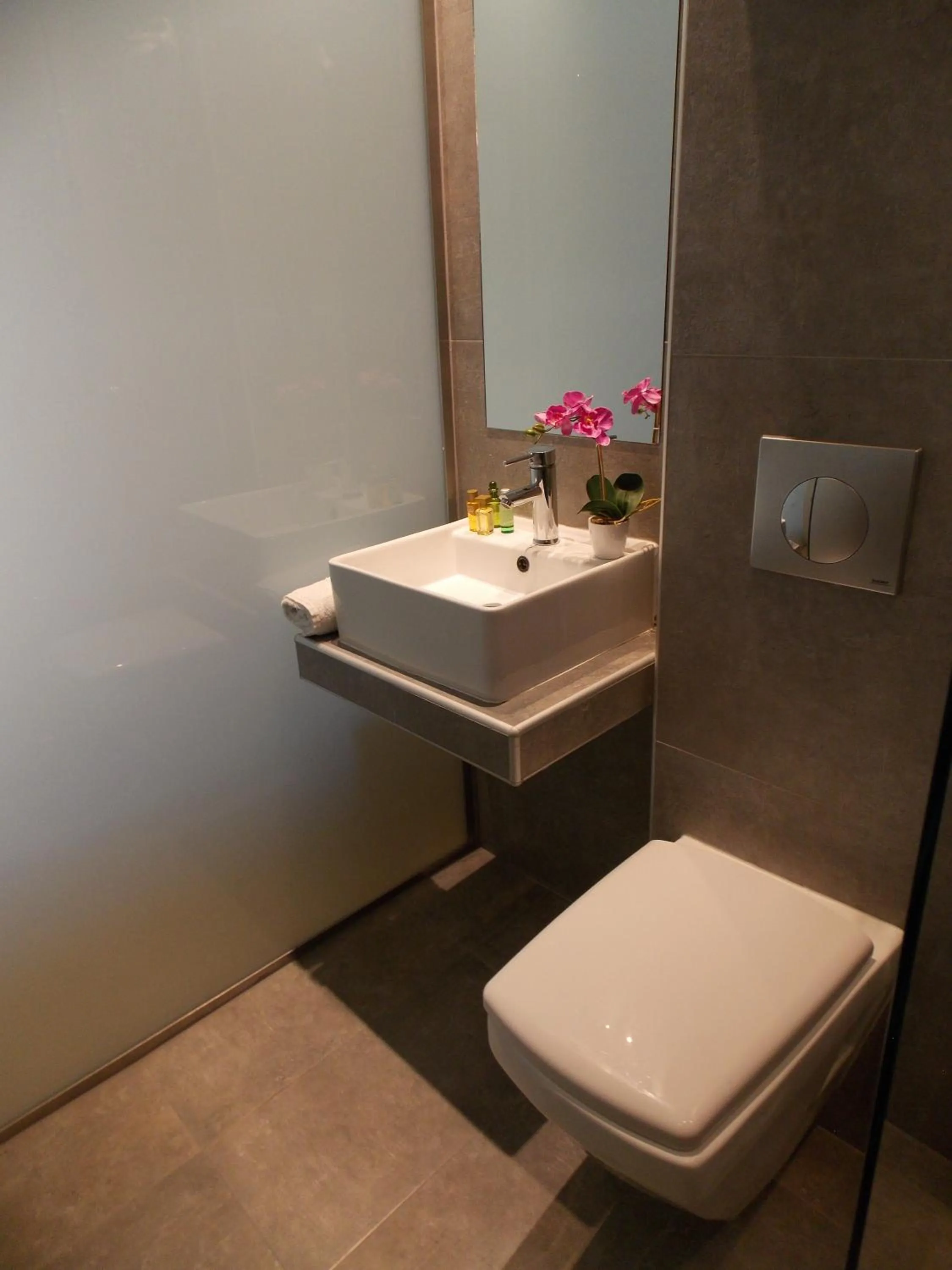 Bathroom in Hotel Alexandros