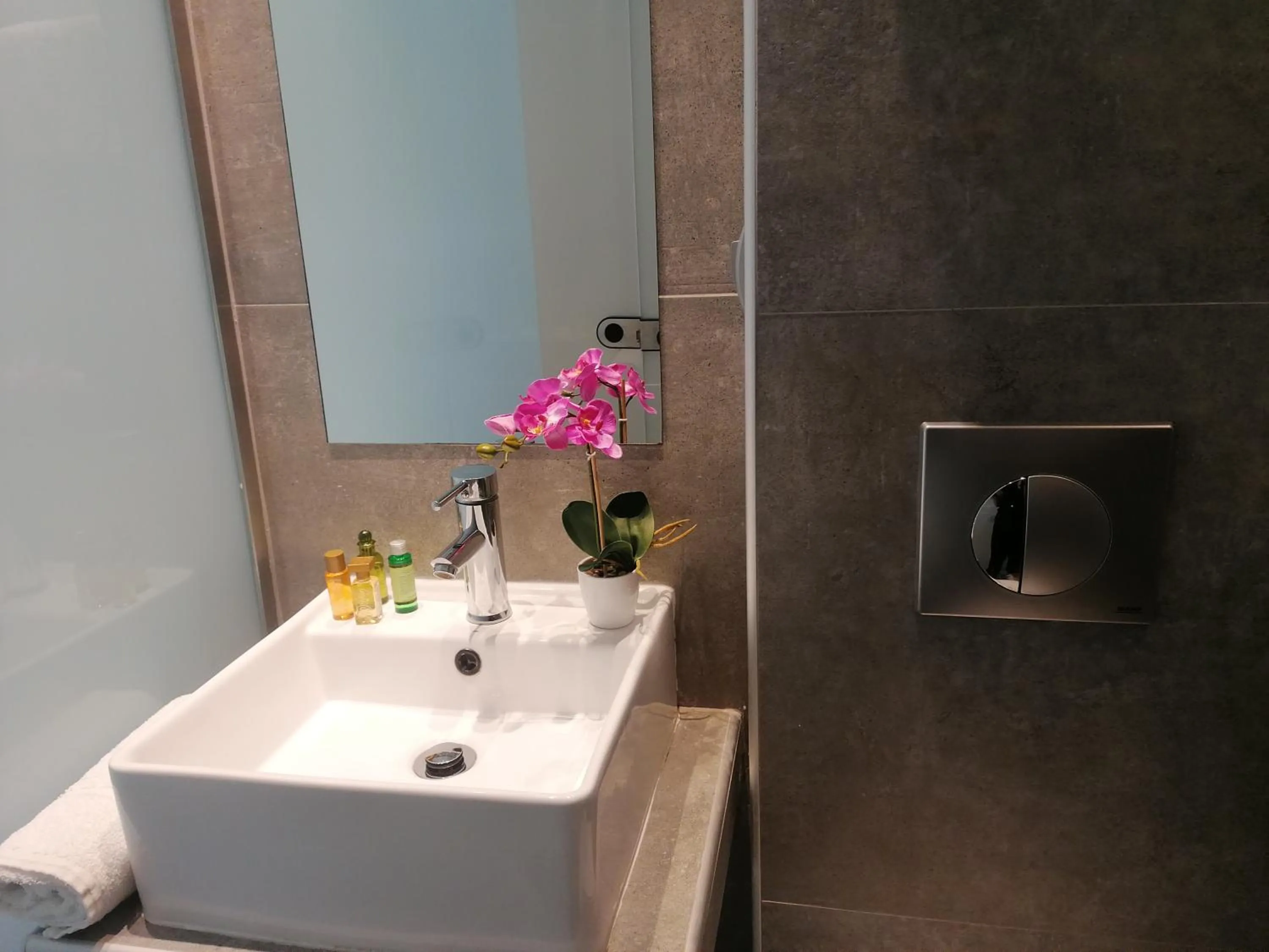 Bathroom in Hotel Alexandros