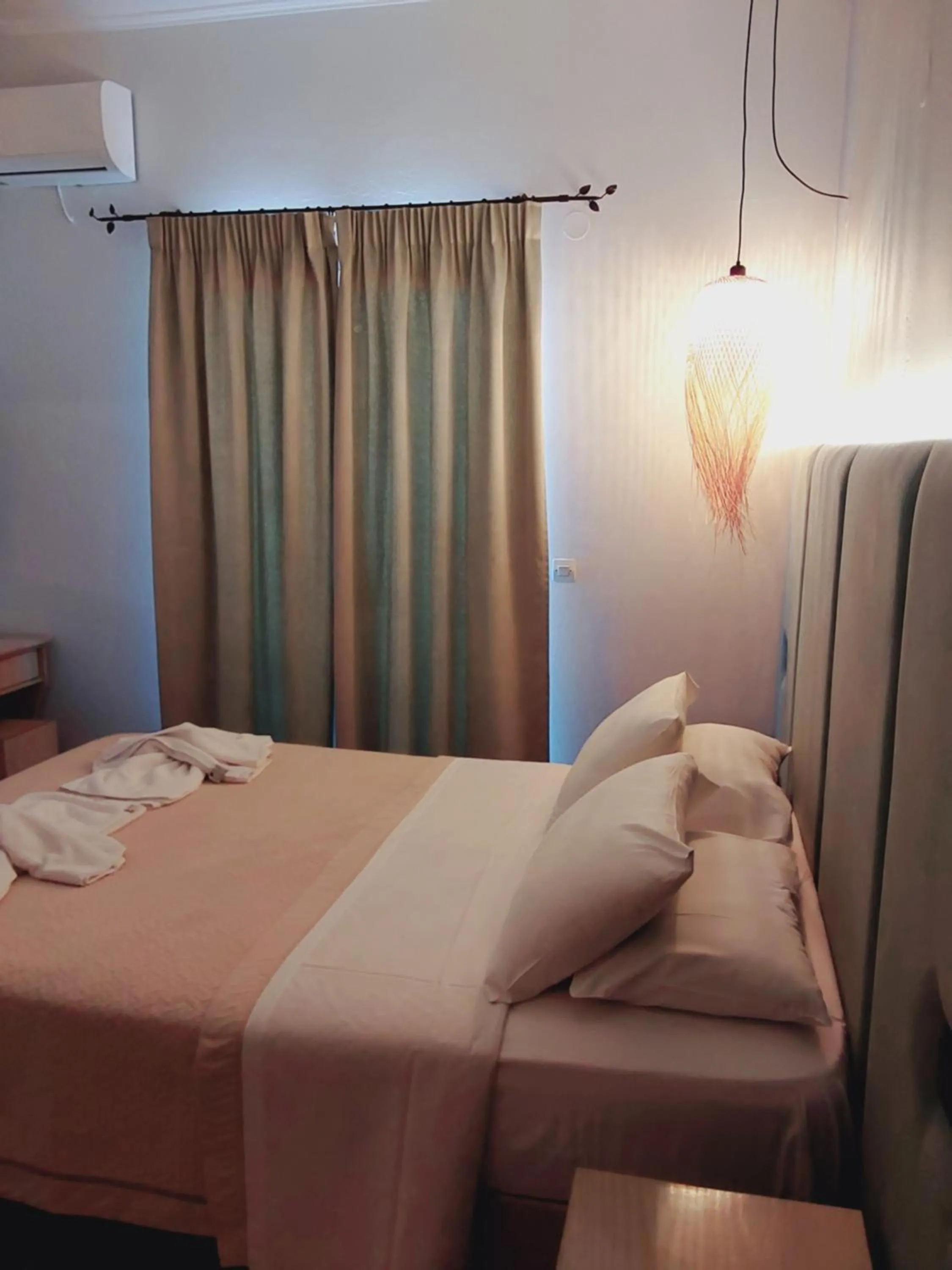 Bed in Ninos On The Beach Hotel