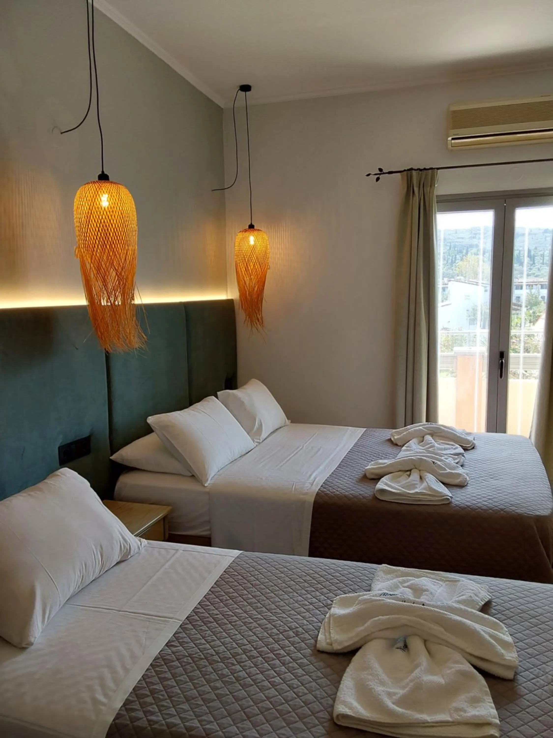 Bedroom, Bed in Ninos On The Beach Hotel