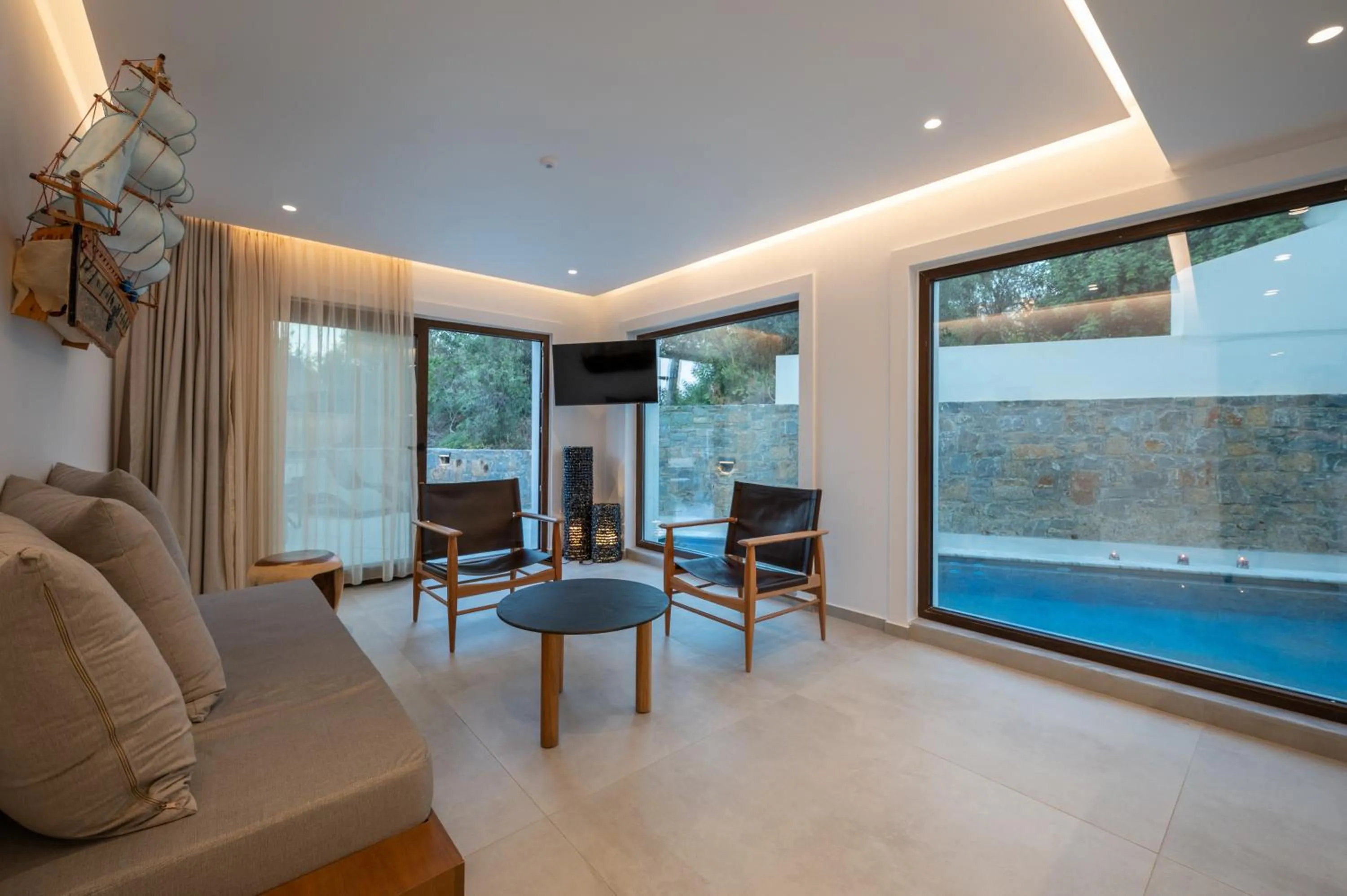 TV and multimedia in Mika Villas & Suites