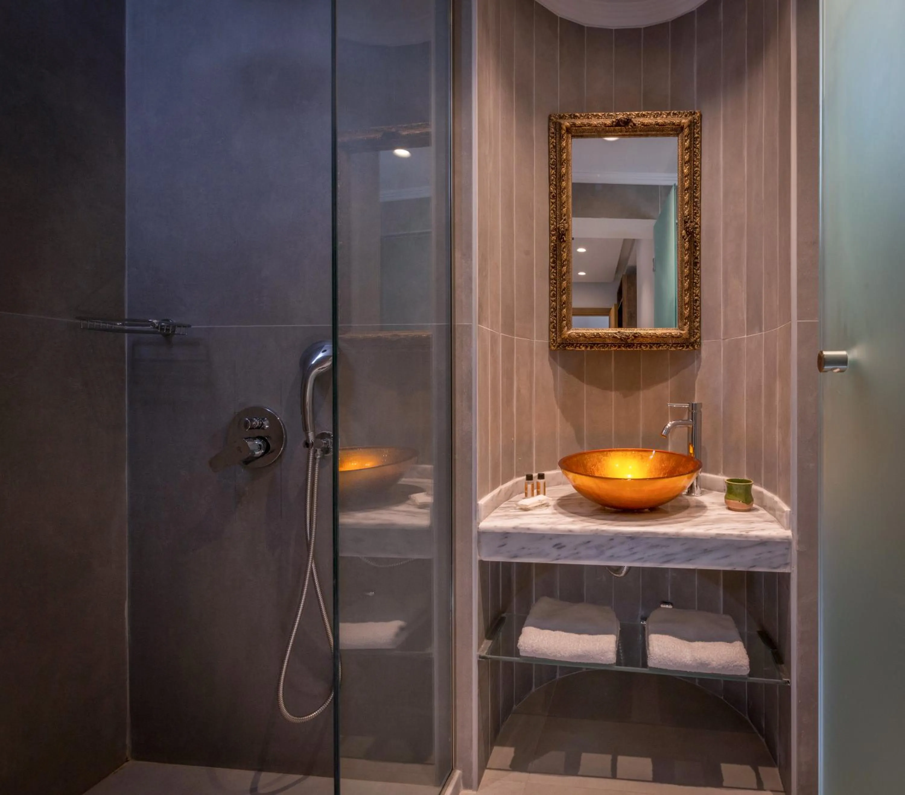 Mika Villas & Suites