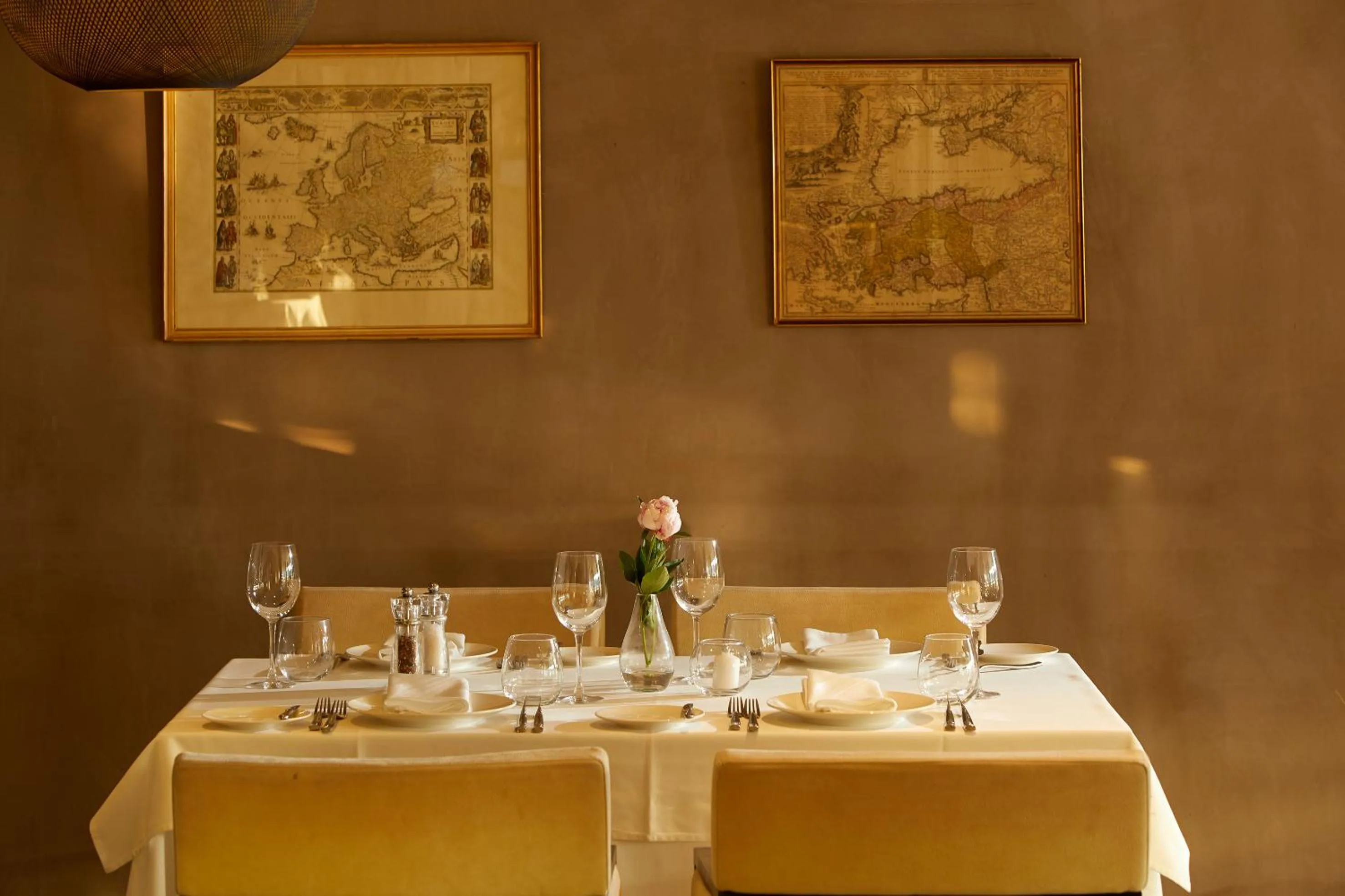 Restaurant/places to eat in Lucy Hotel