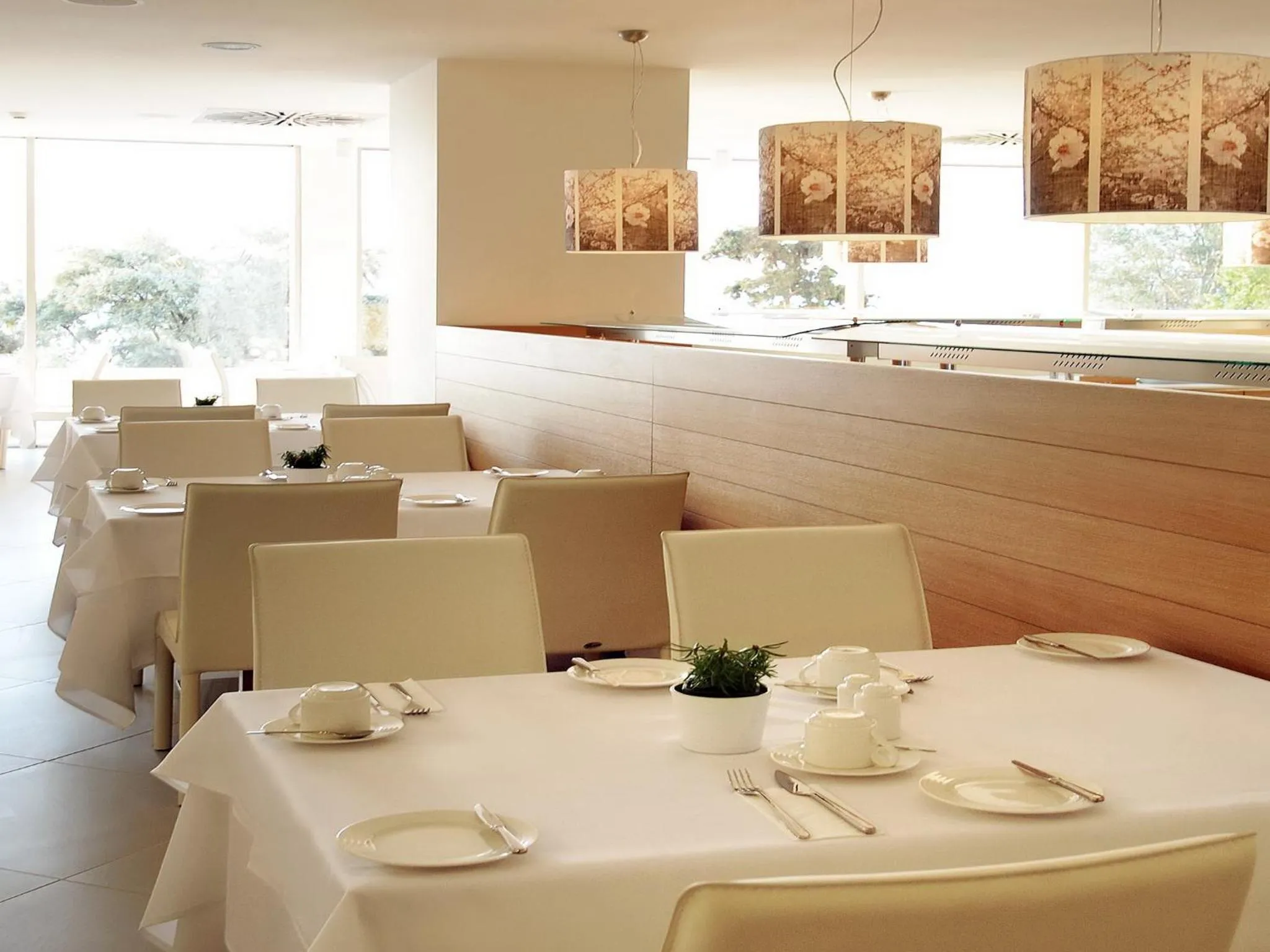 Restaurant/places to eat in Lucy Hotel