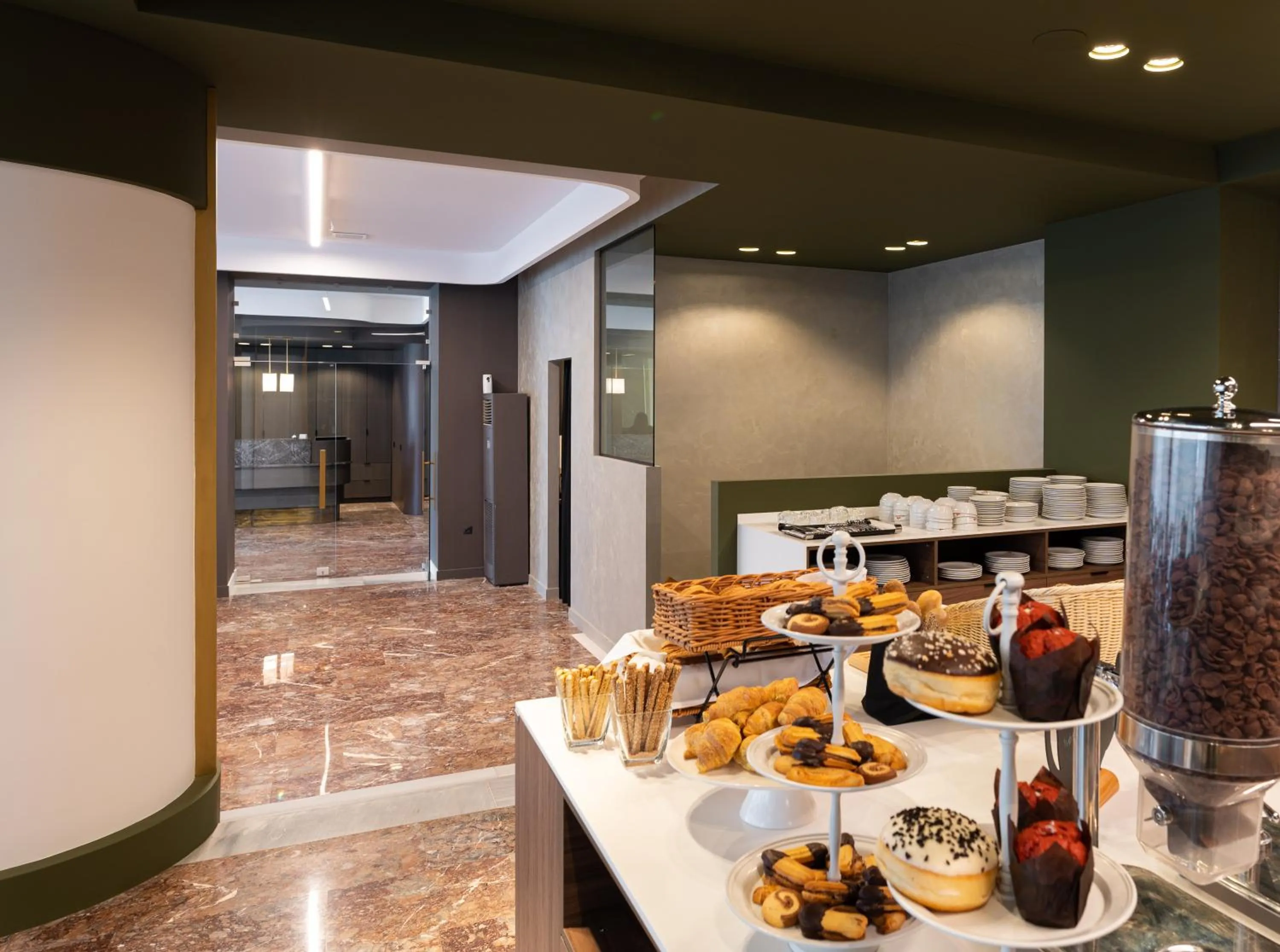 Restaurant/places to eat in Nestos Hotel