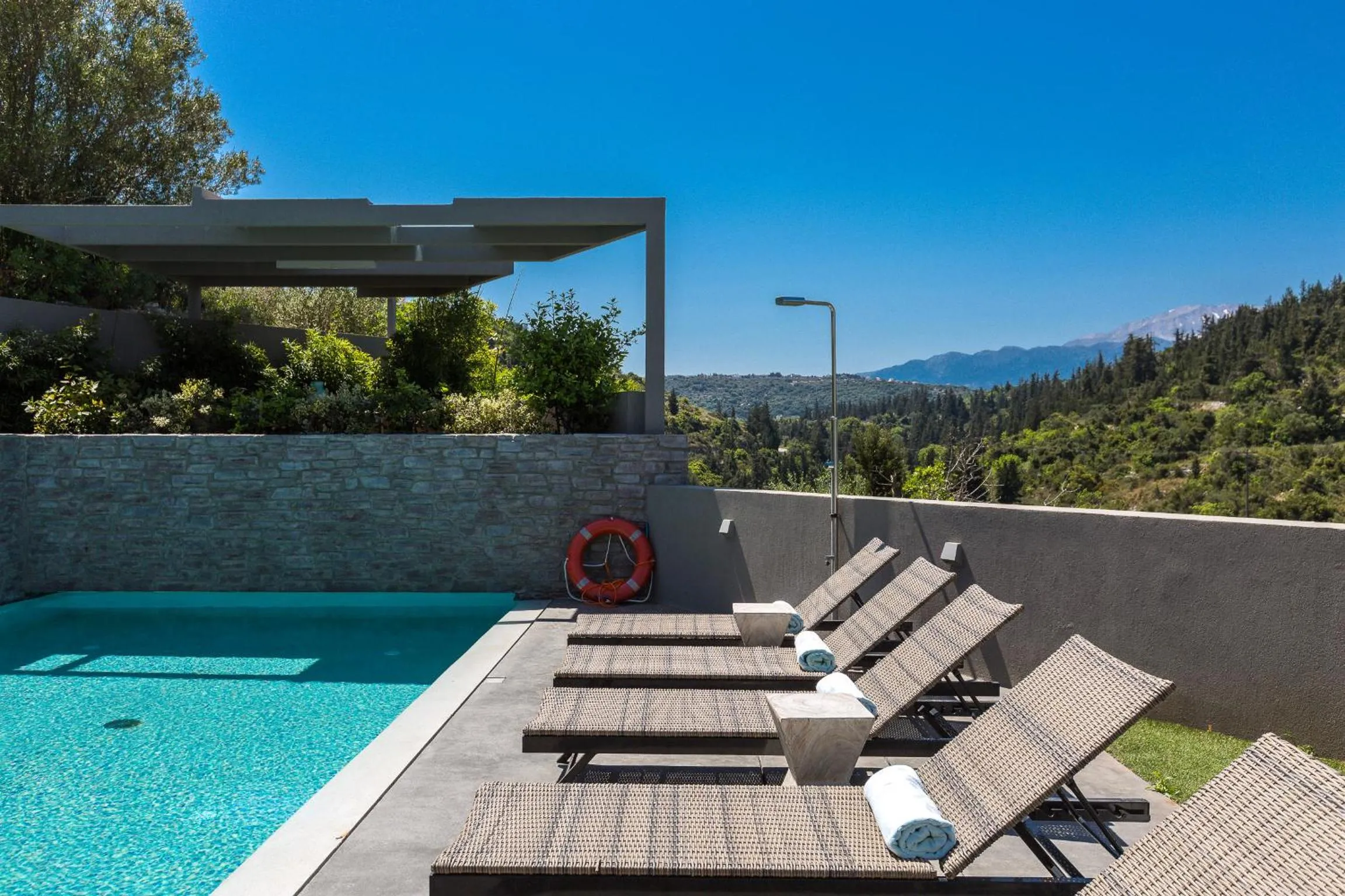 Swimming pool in Elea Villas - Aspro & Blanche