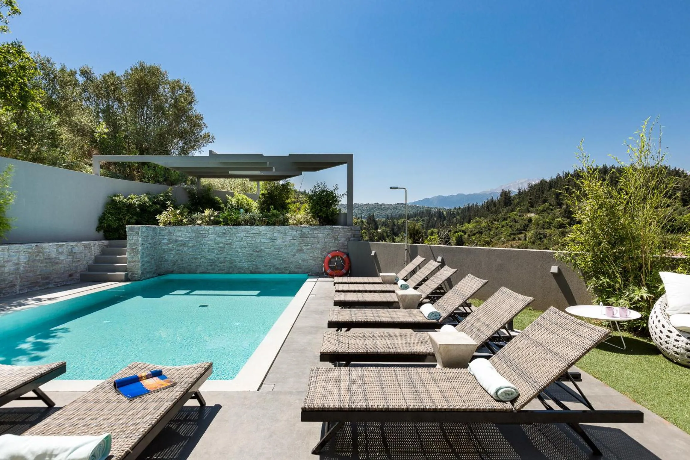 Swimming pool in Elea Villas - Aspro & Blanche