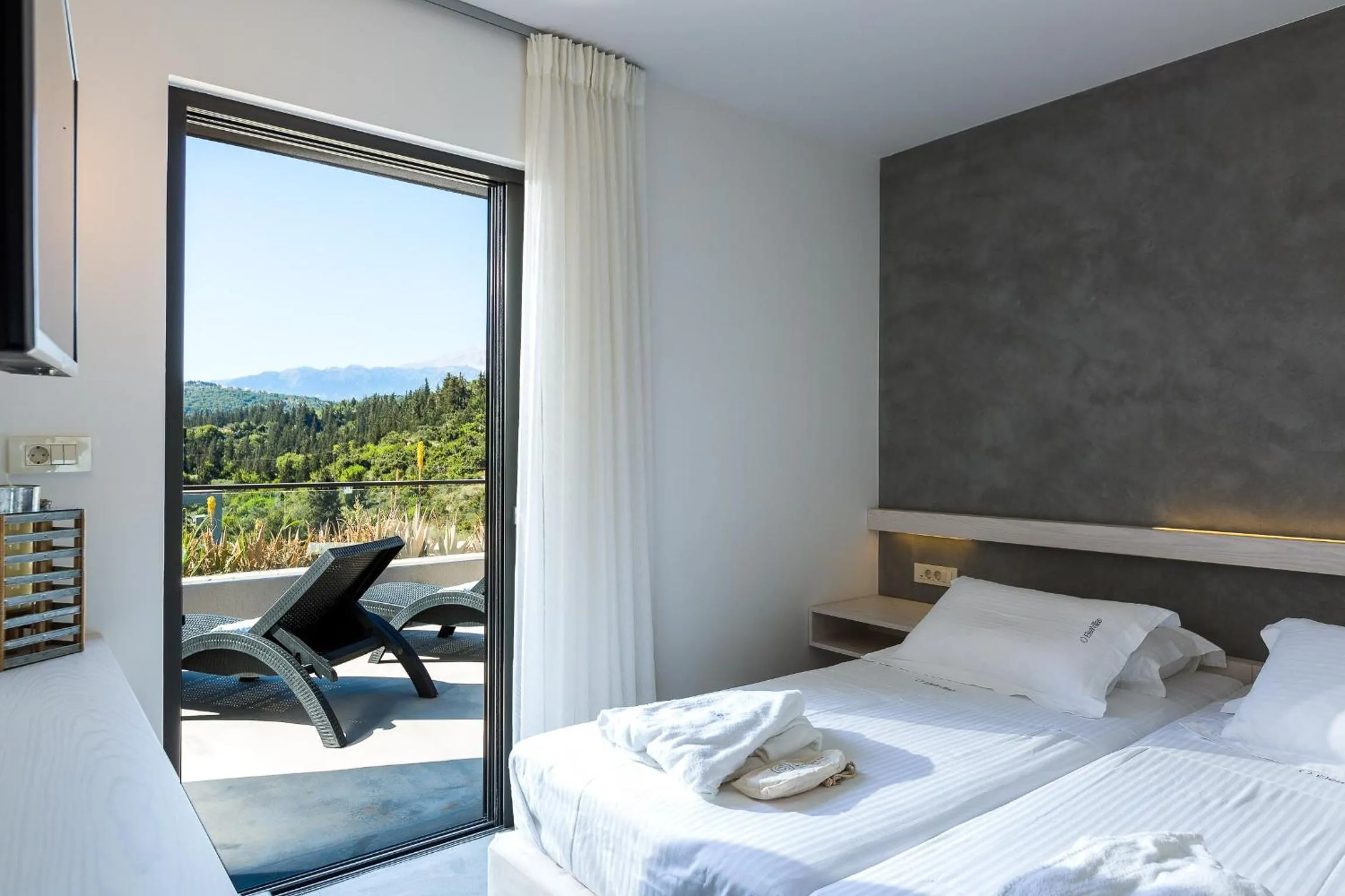 Bedroom, Bed in Elea Villas - Aspro & Blanche