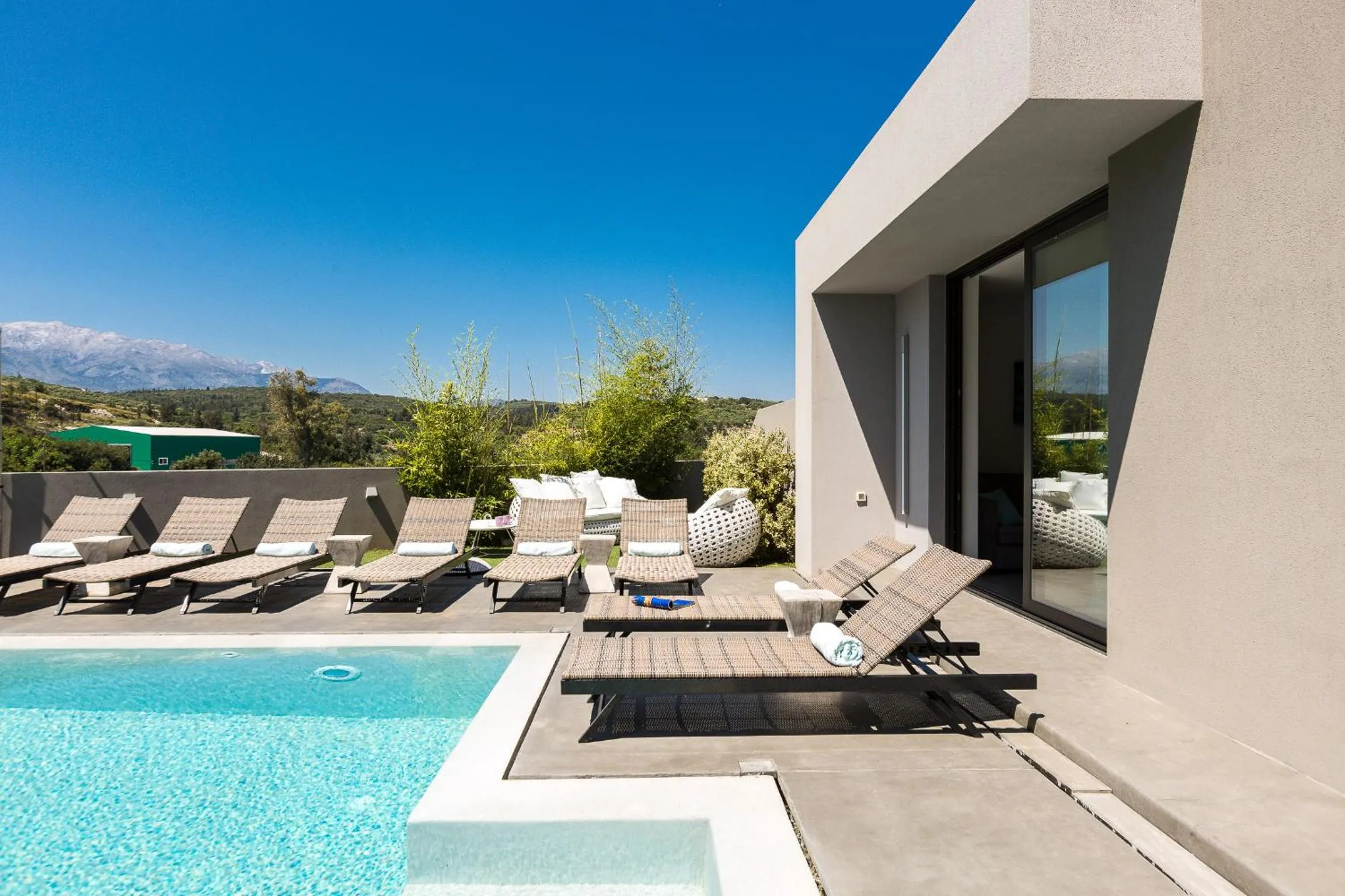 Swimming pool in Elea Villas - Aspro & Blanche