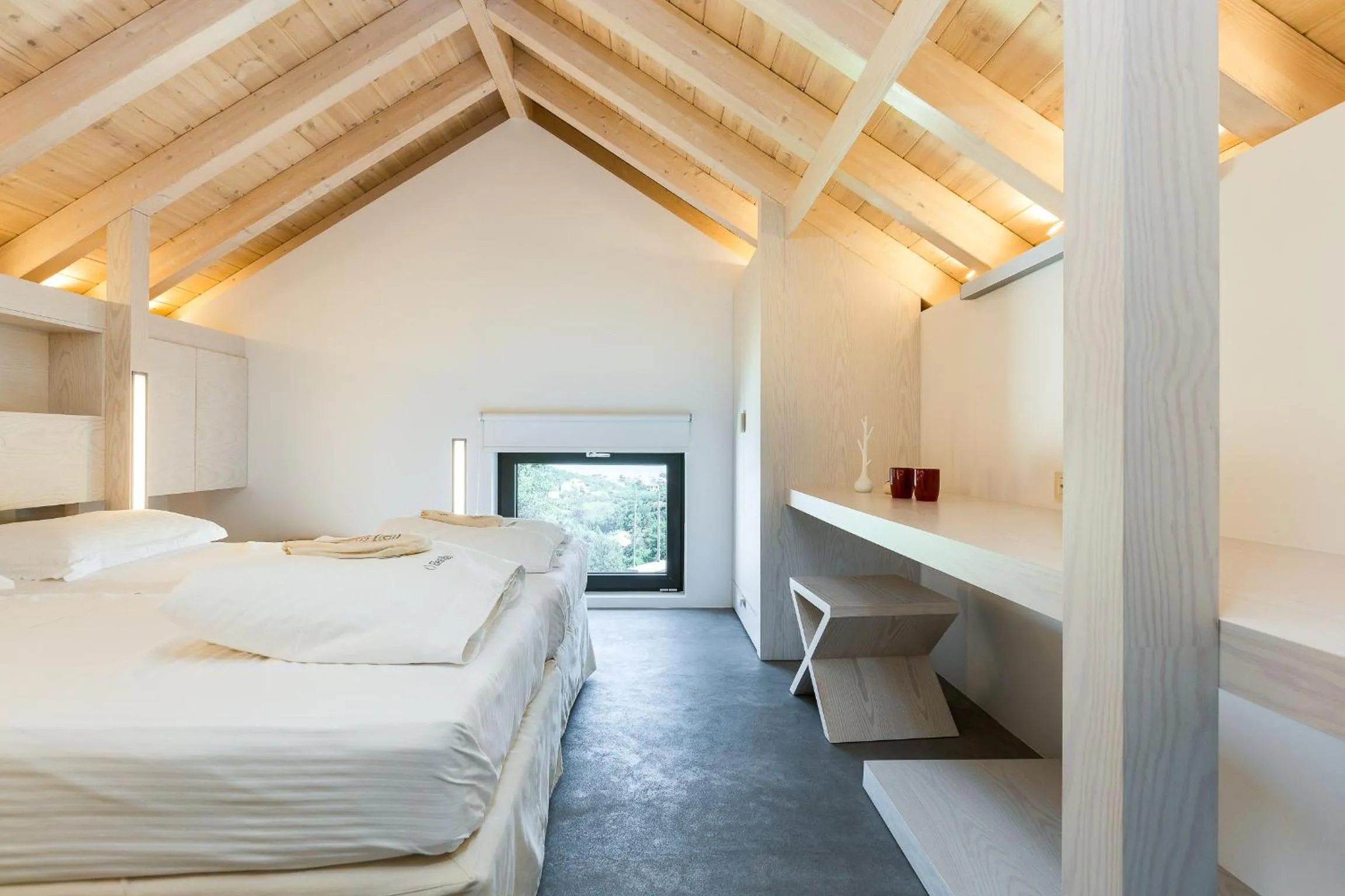 Bed in Elea Villas - Aspro & Blanche